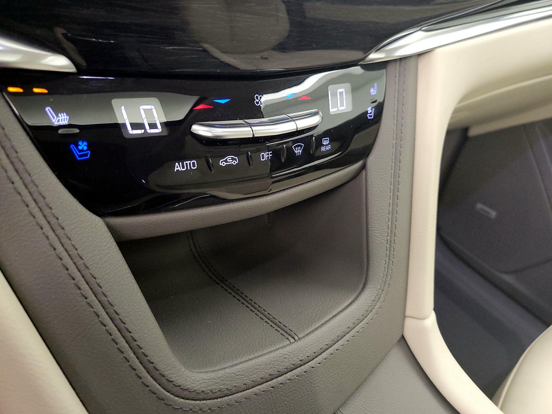 Thumbnail: 2020 Cadillac XT6 - 16