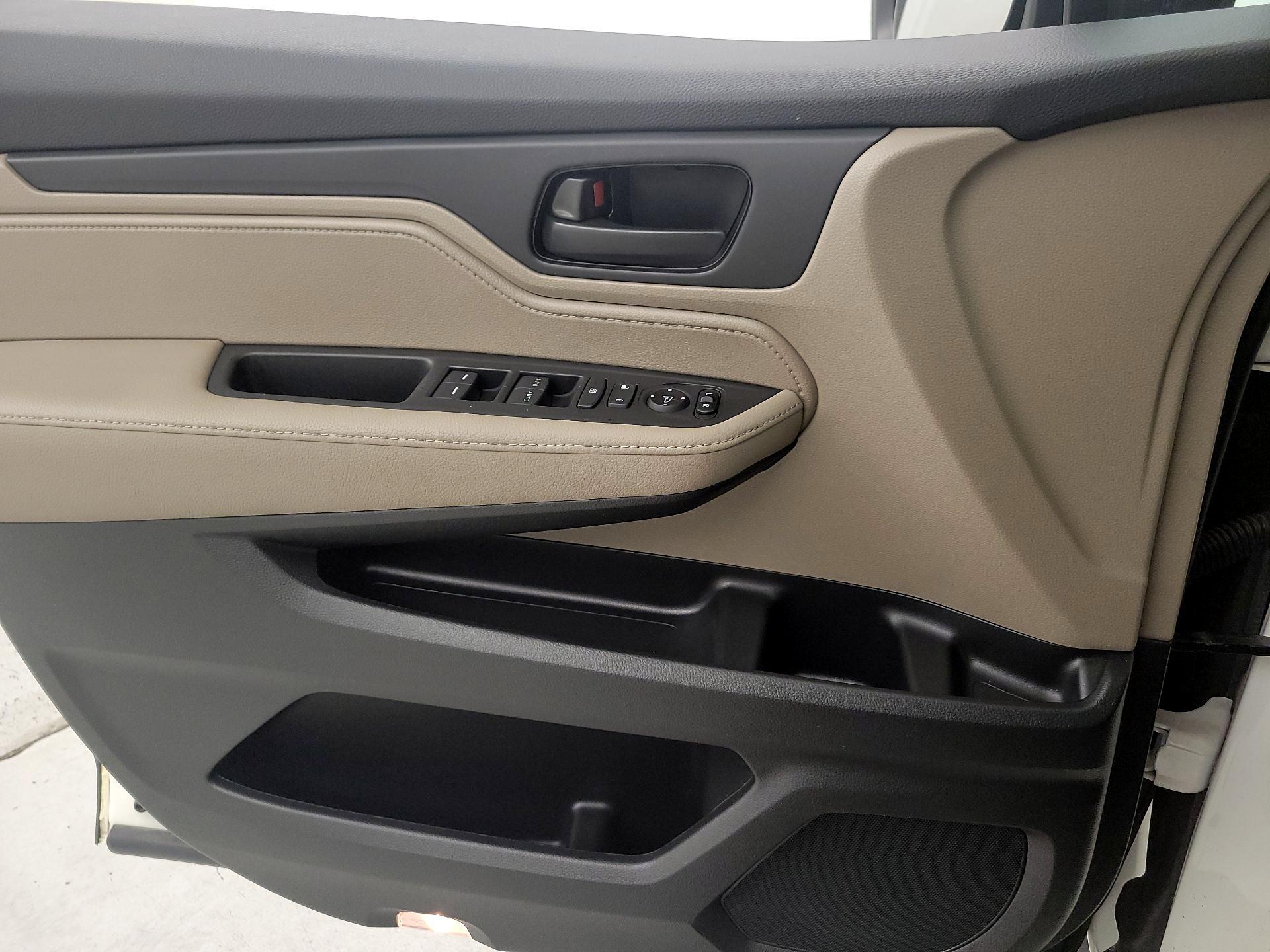 Thumbnail: 2018 Honda Odyssey - 12
