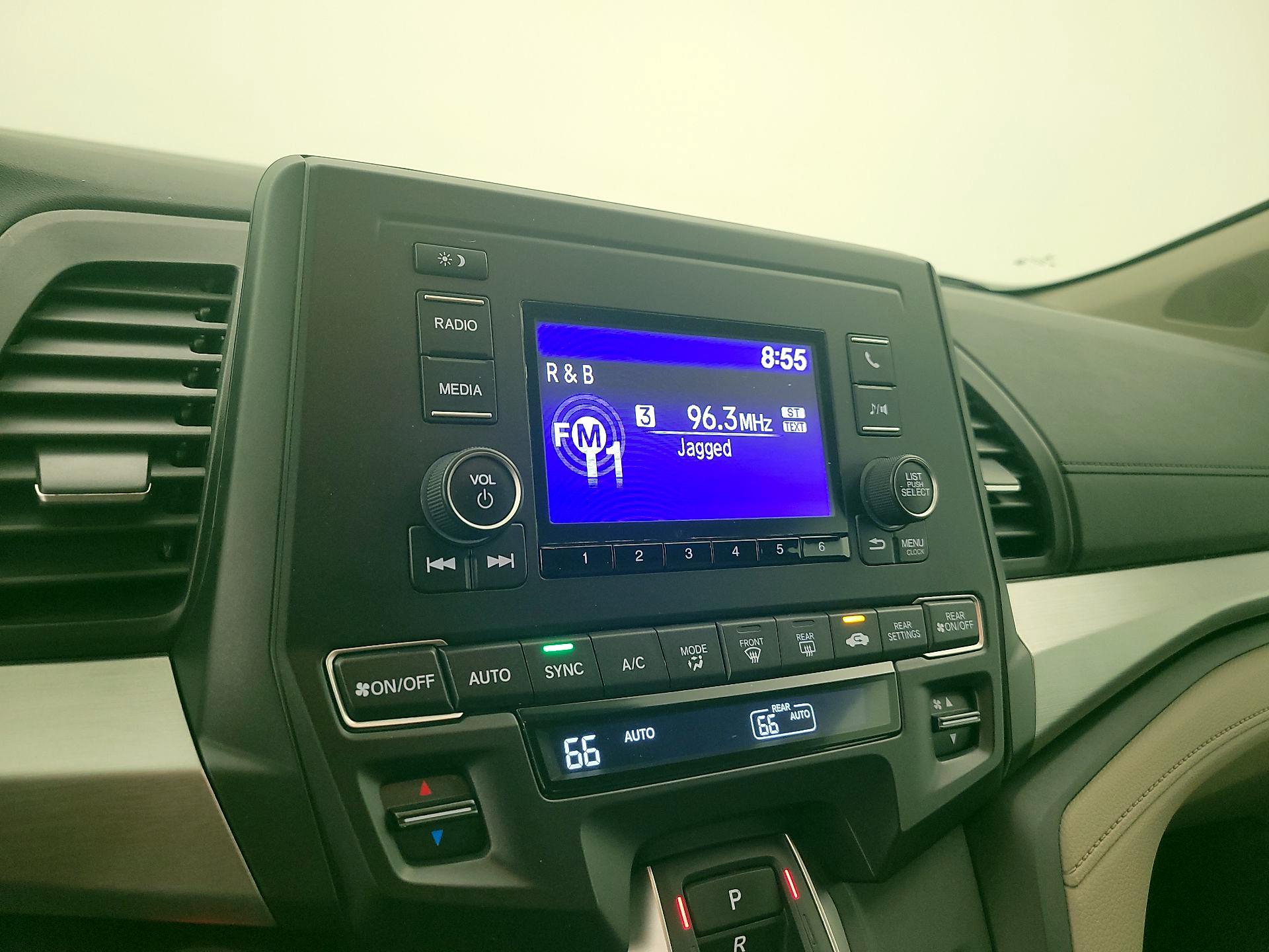 Thumbnail: 2018 Honda Odyssey - 15