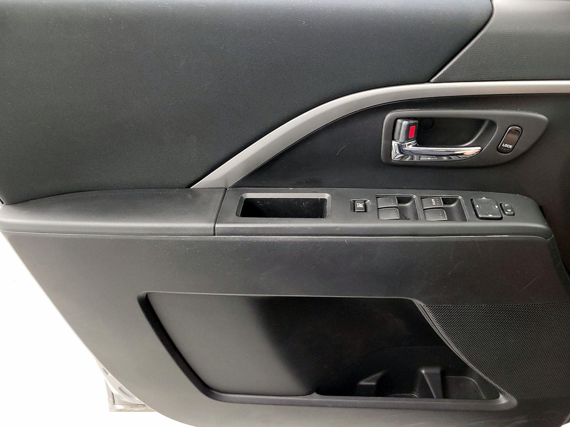 Thumbnail: 2013 Mazda Mazda5 - 12