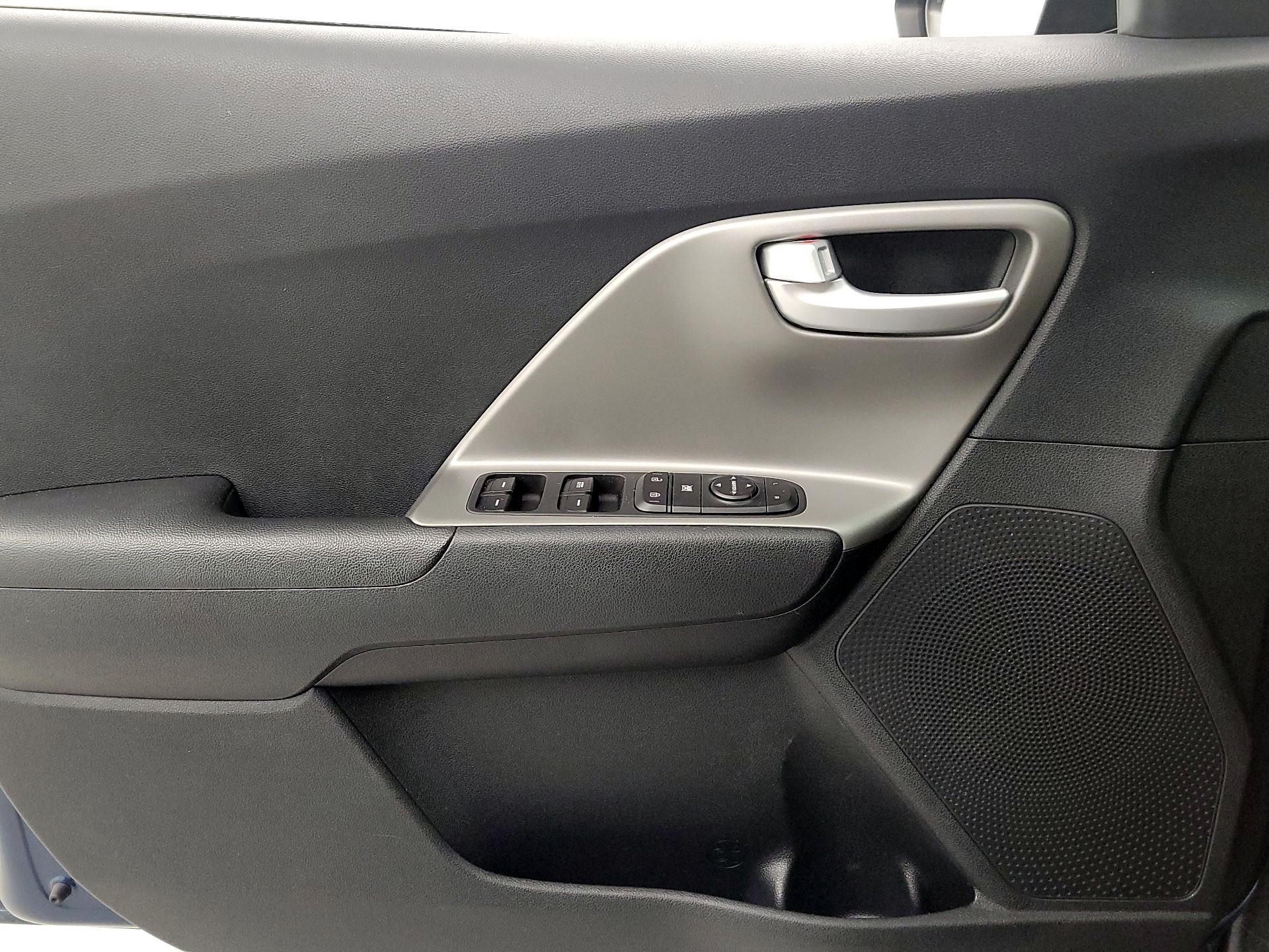 Thumbnail: 2018 Kia Niro - 12