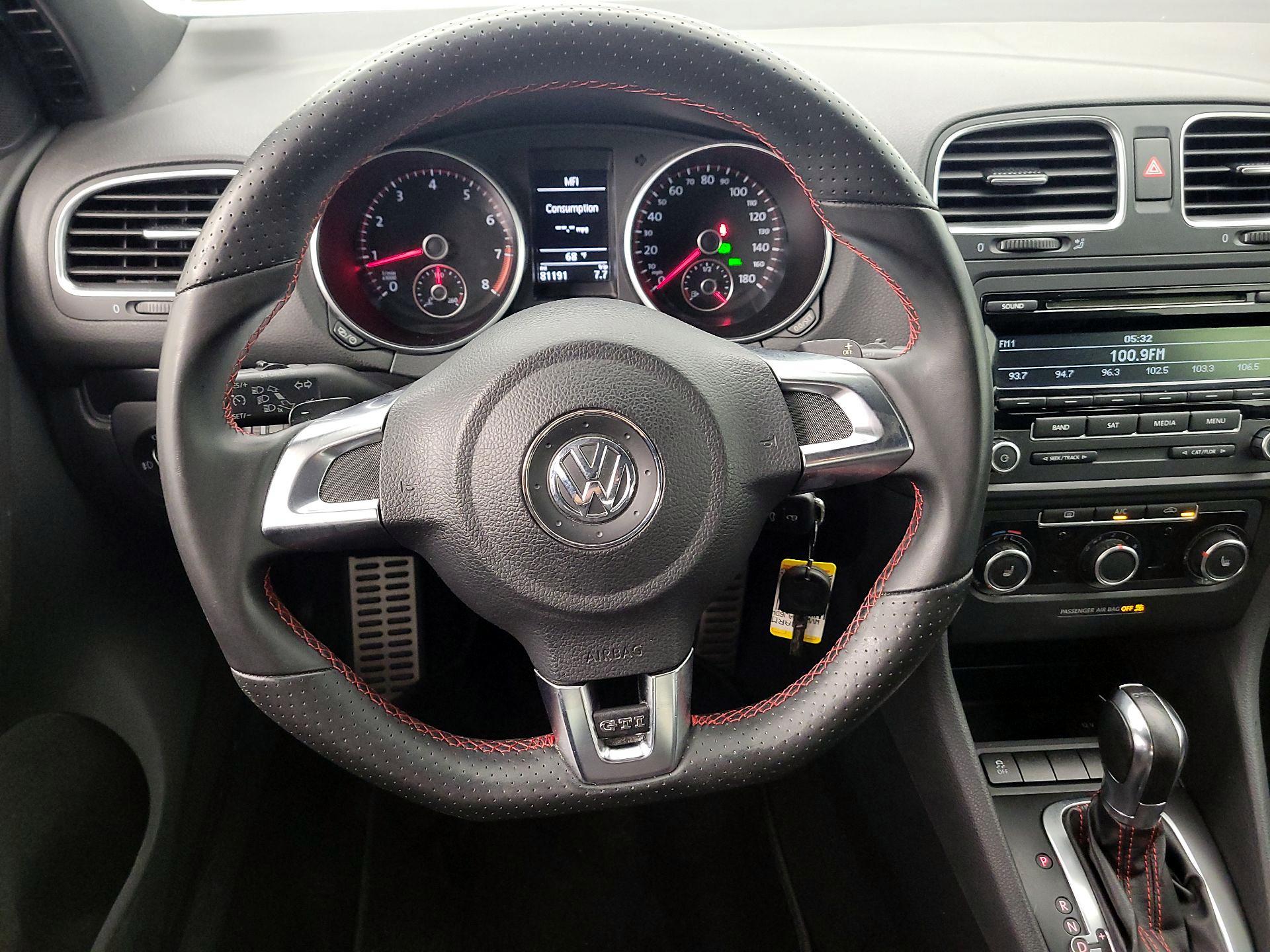 Thumbnail: 2013 Volkswagen Golf - 10