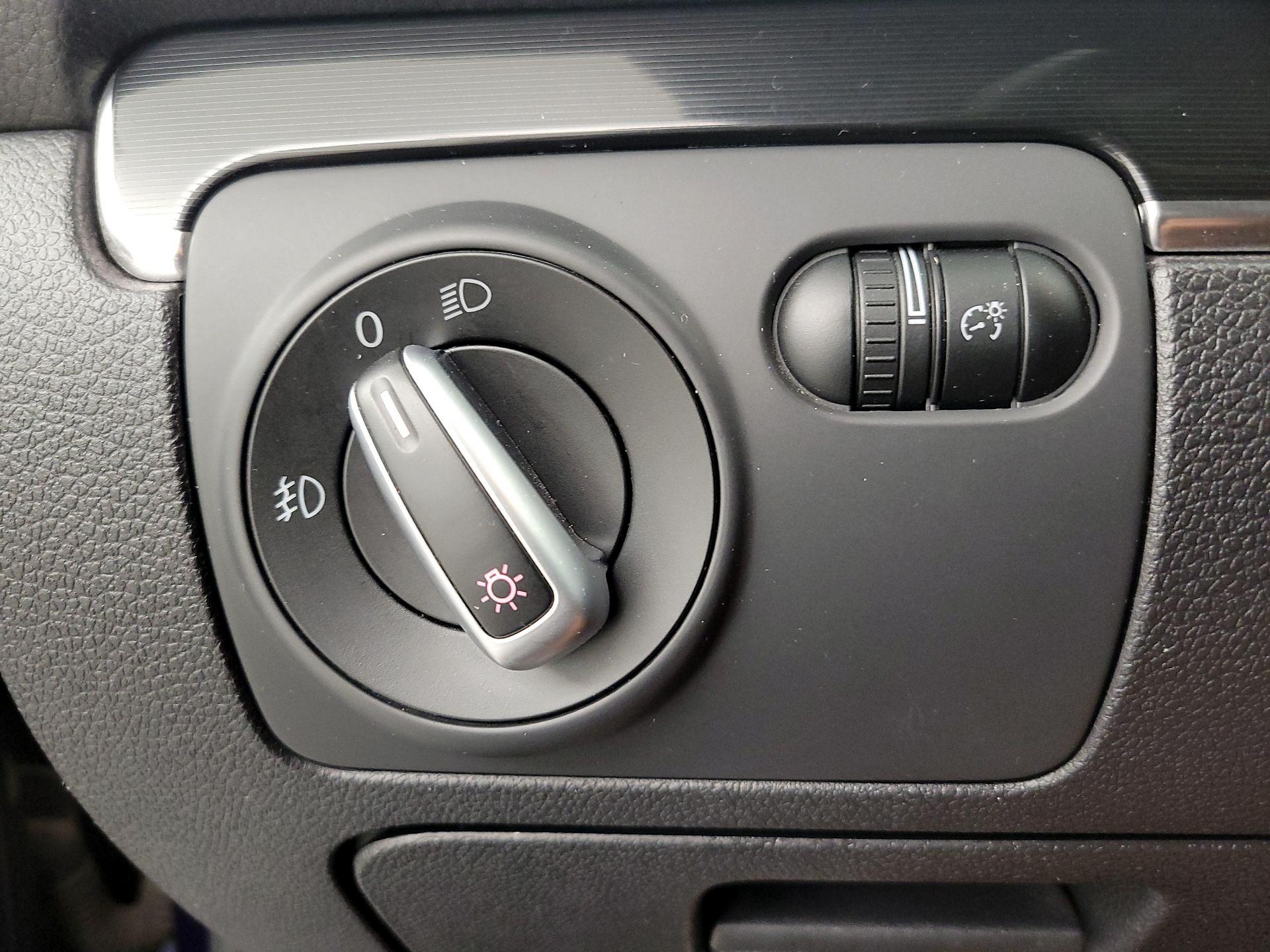 Thumbnail: 2013 Volkswagen Golf - 13