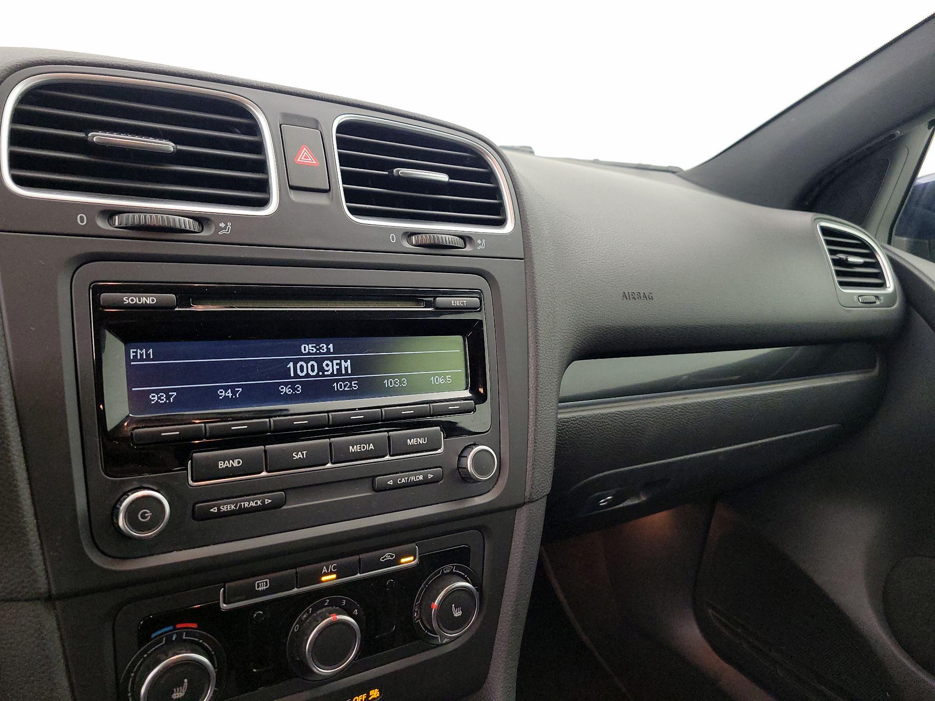 Thumbnail: 2013 Volkswagen Golf - 14