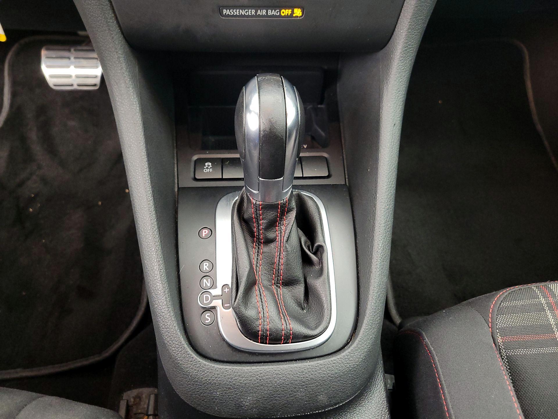 Thumbnail: 2013 Volkswagen Golf - 16