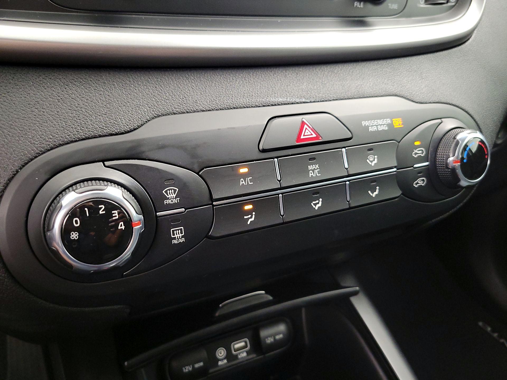 Thumbnail: 2017 Kia Sorento - 16
