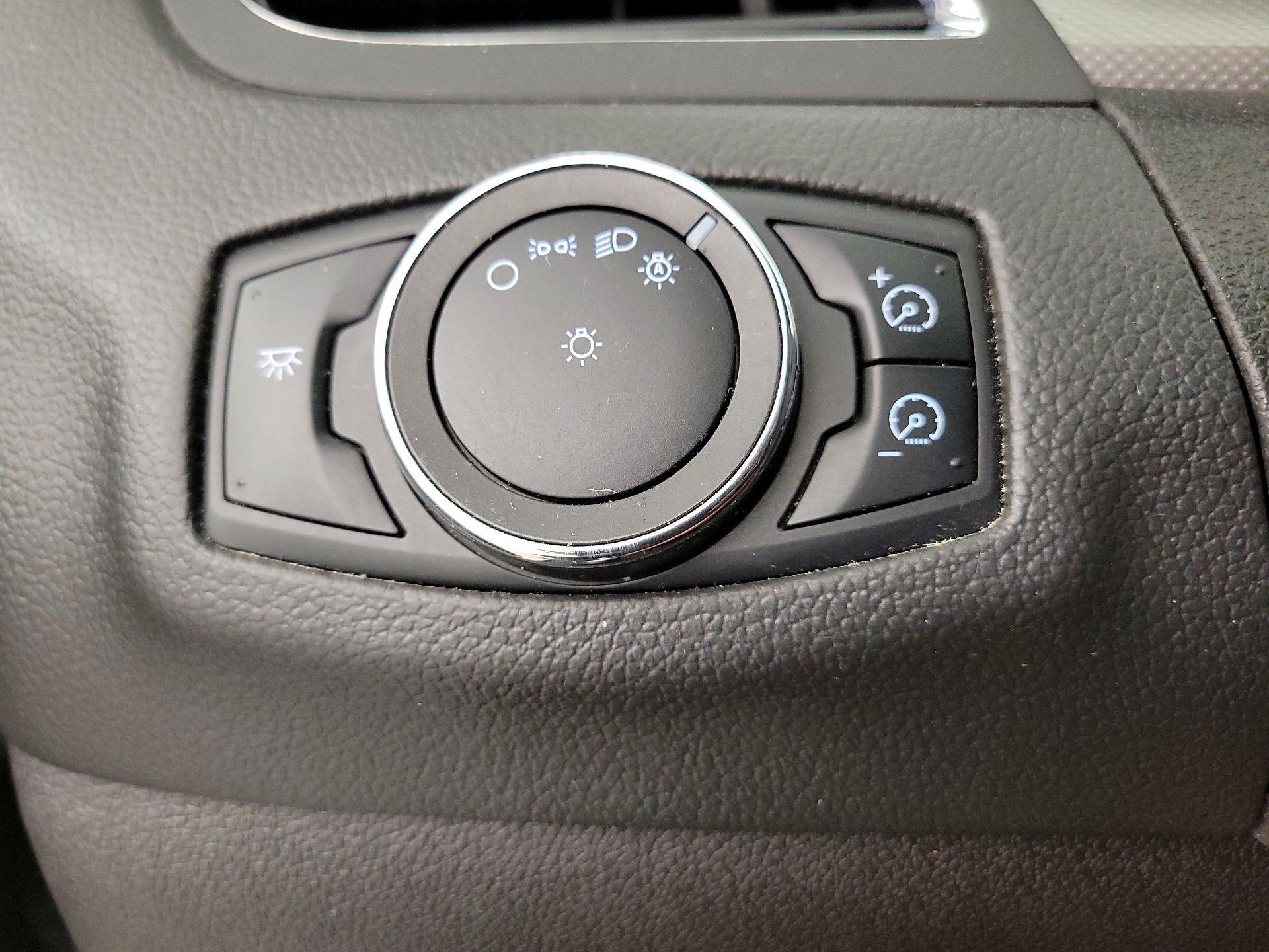 Thumbnail: 2013 Ford Edge - 13