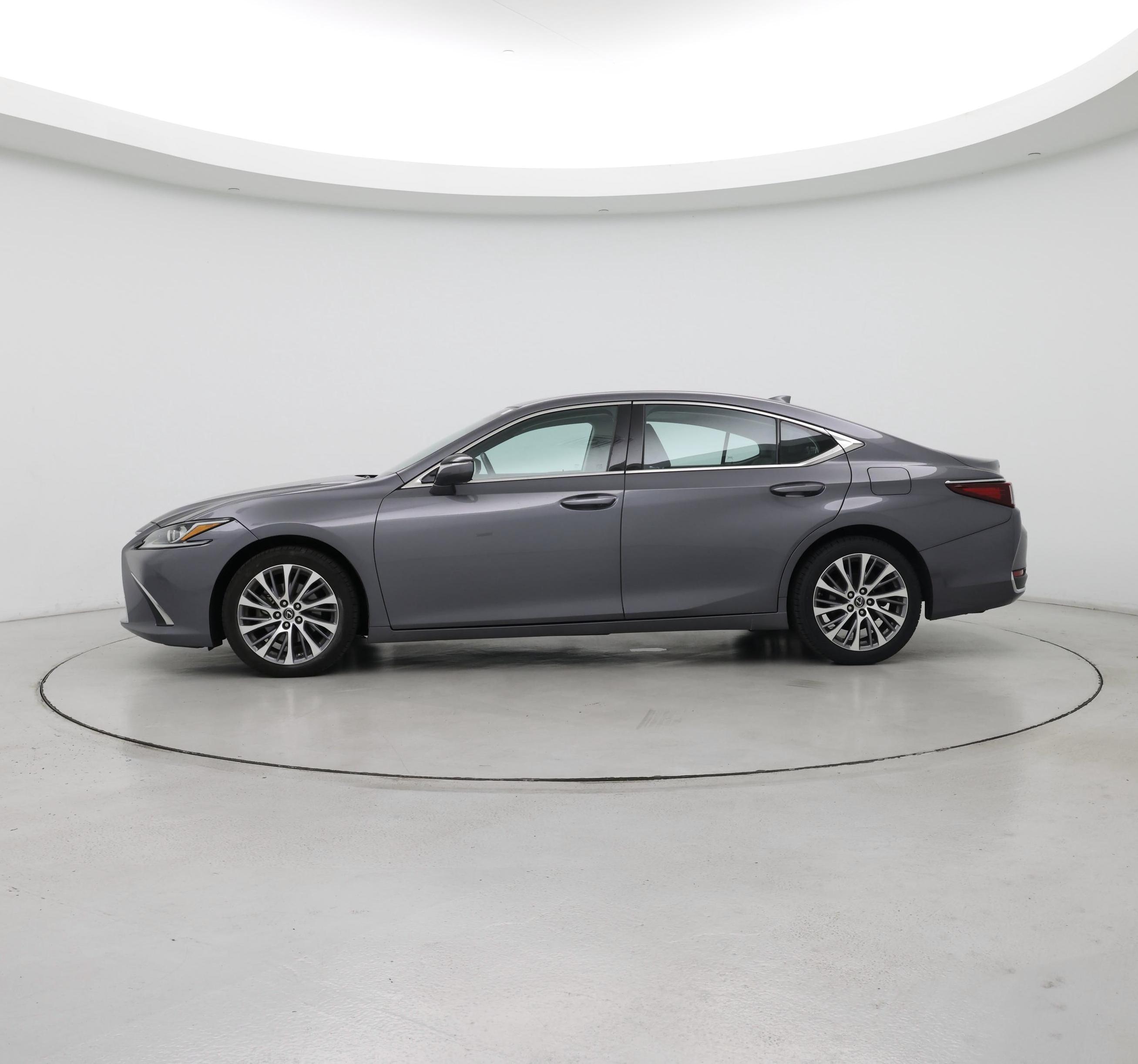 Thumbnail: 2021 Lexus ES - 3