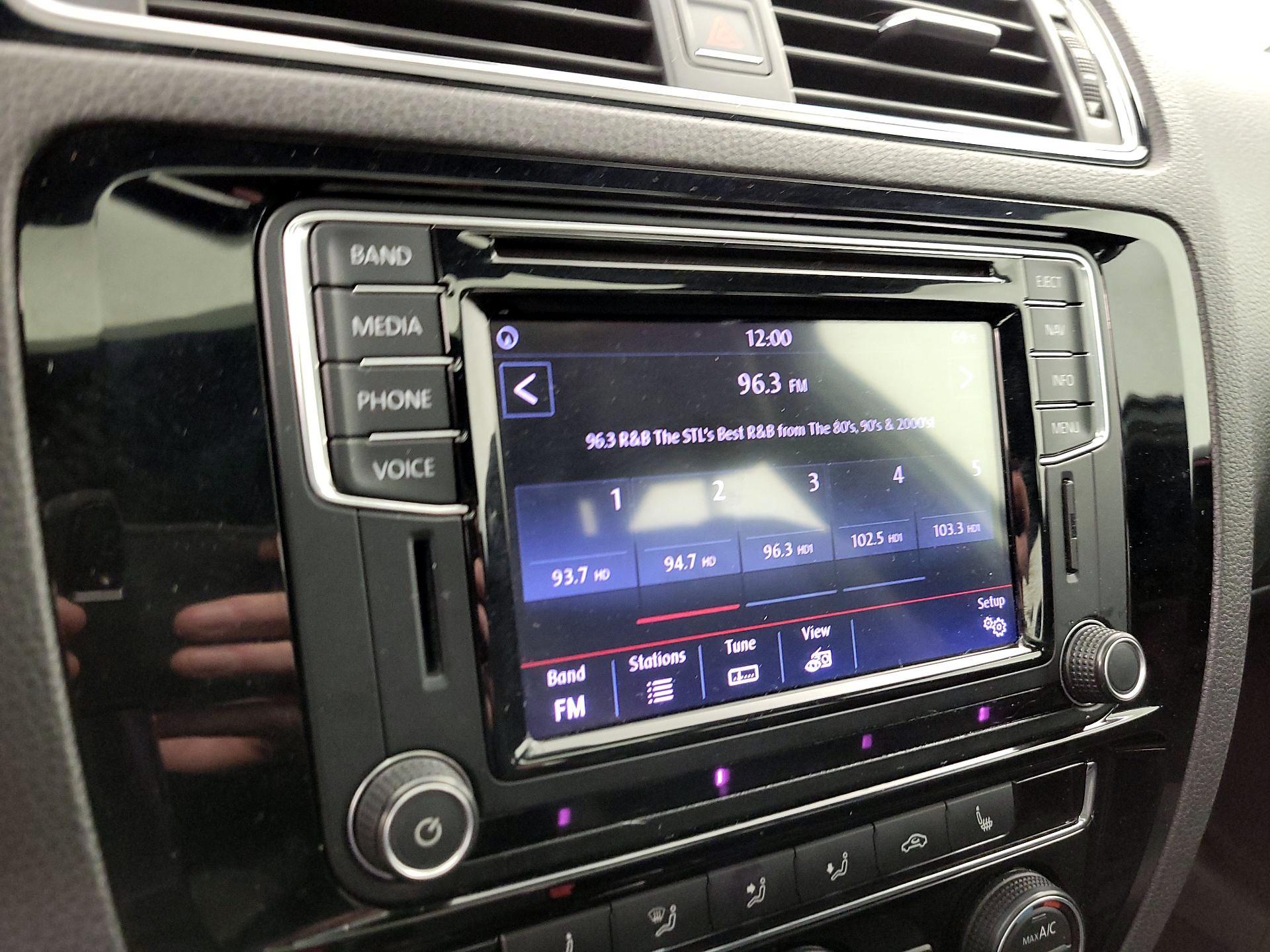 Thumbnail: 2016 Volkswagen Jetta - 16