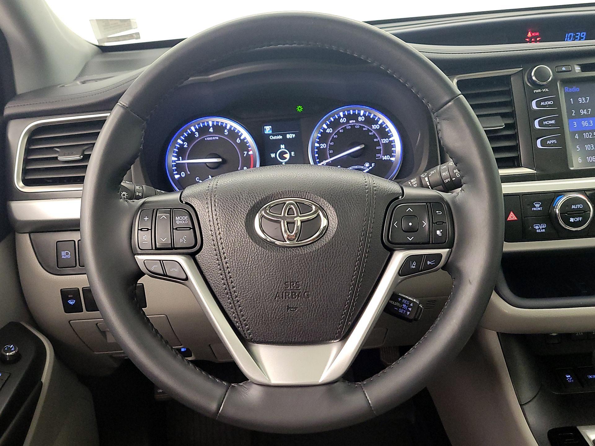 Thumbnail: 2019 Toyota Highlander - 10