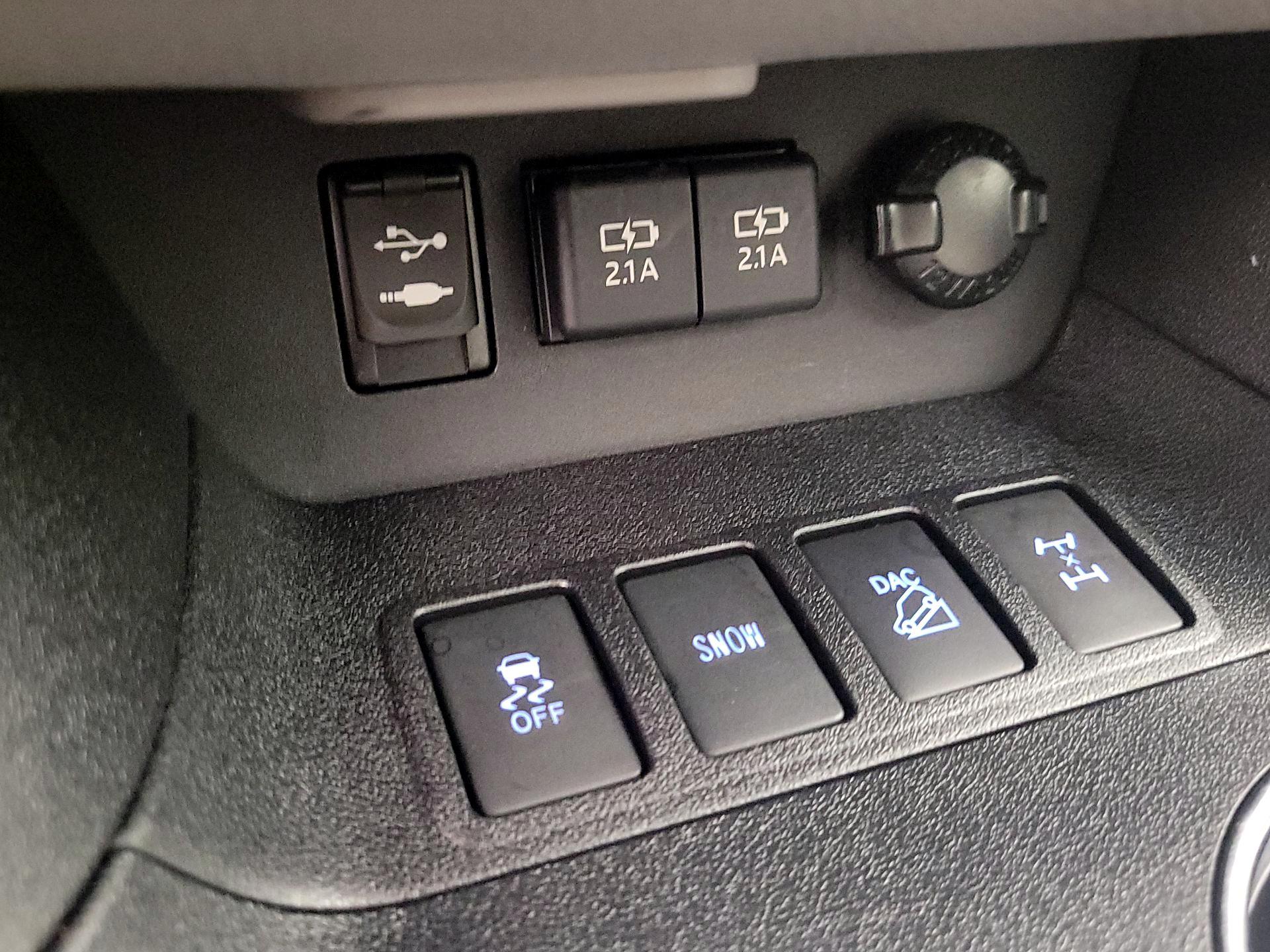 Thumbnail: 2019 Toyota Highlander - 18