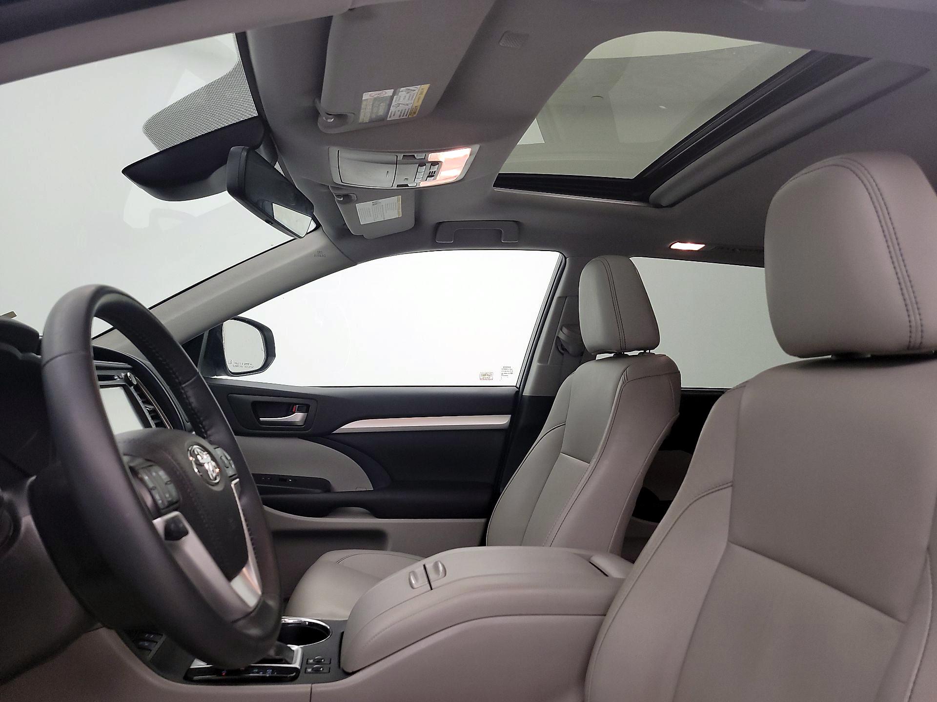 Thumbnail: 2019 Toyota Highlander - 19