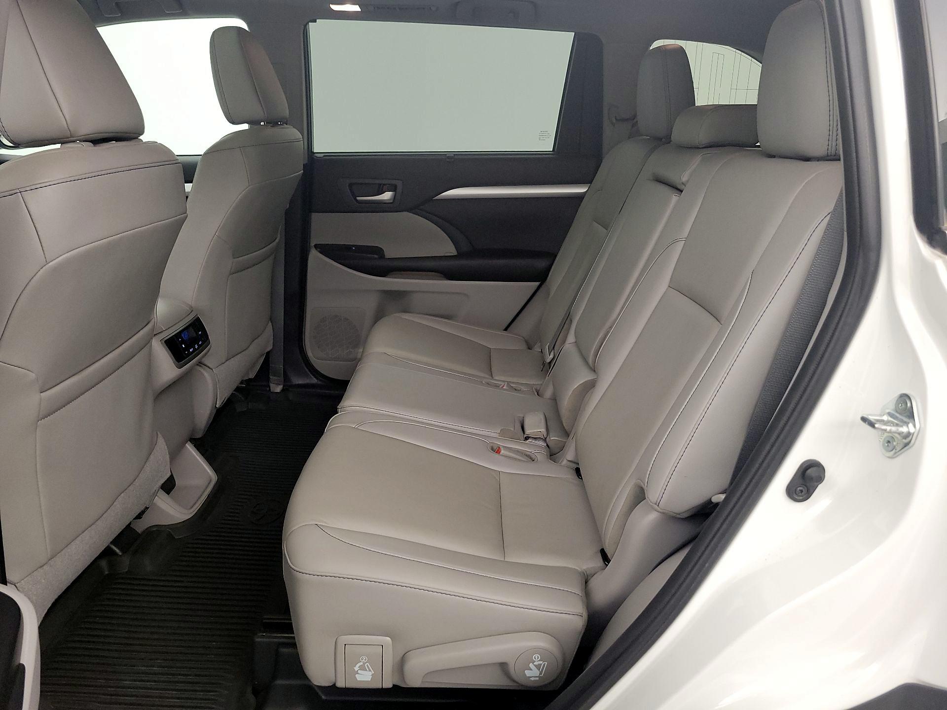 Thumbnail: 2019 Toyota Highlander - 20