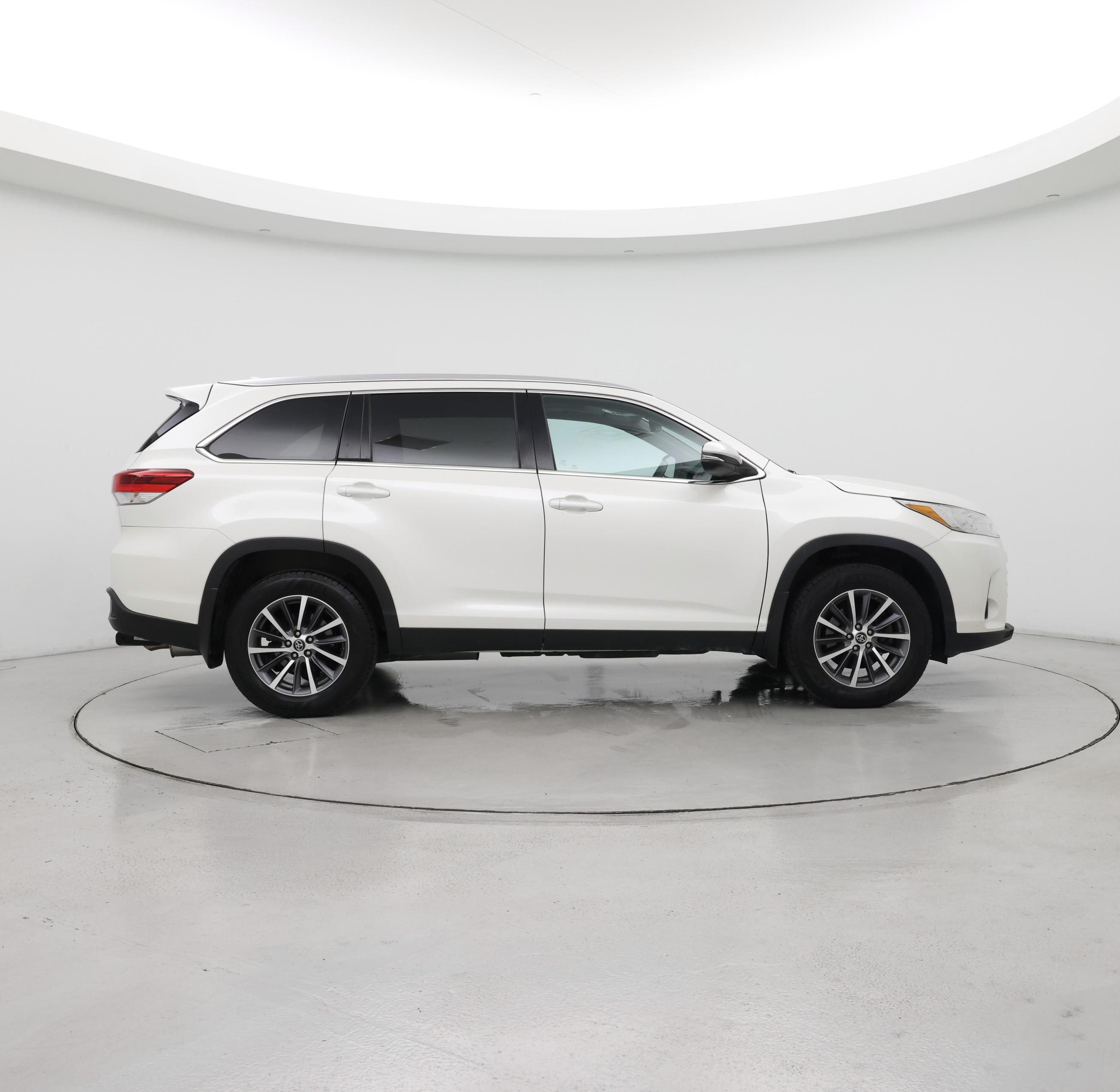 Thumbnail: 2019 Toyota Highlander - 7