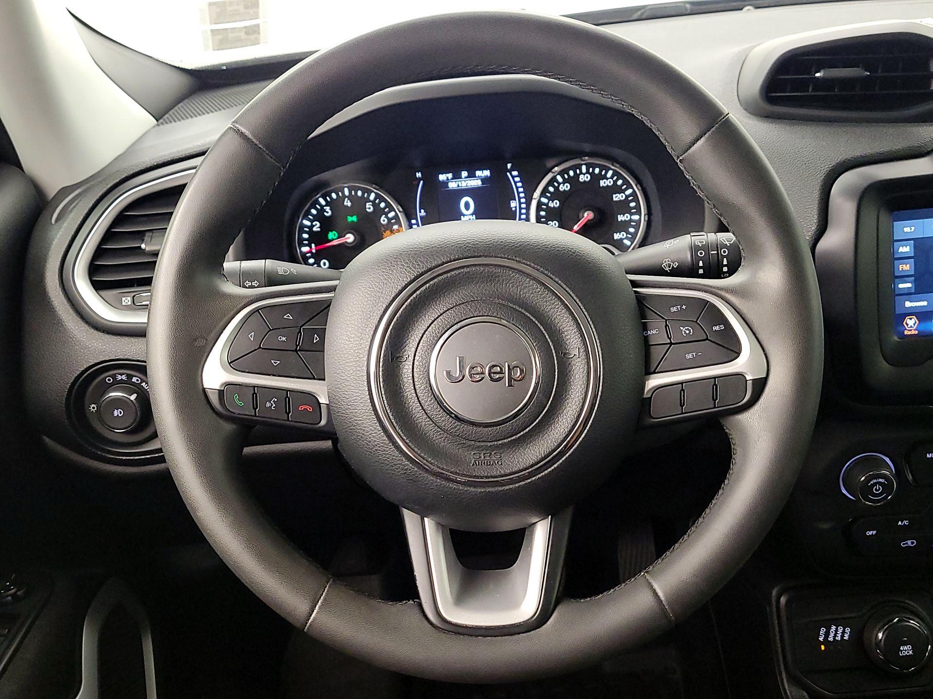 Thumbnail: 2018 Jeep Renegade - 10