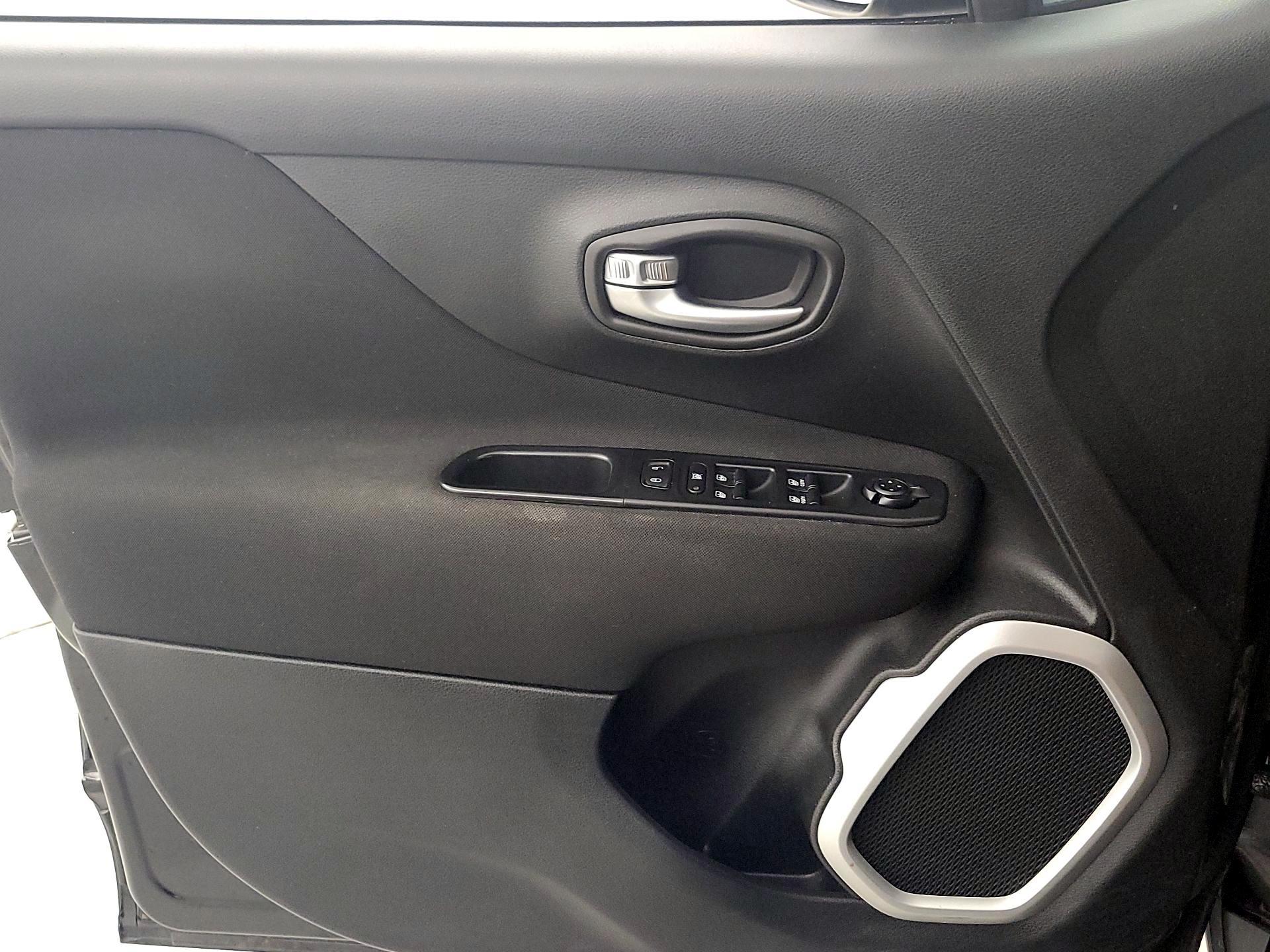Thumbnail: 2018 Jeep Renegade - 12