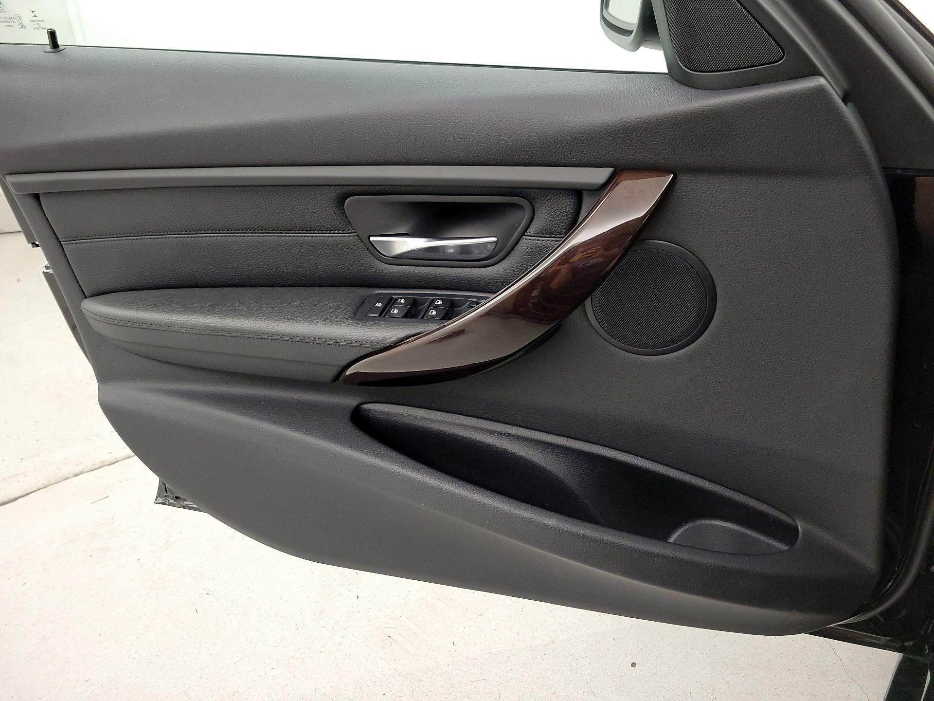 Thumbnail: 2015 BMW 3 Series - 12