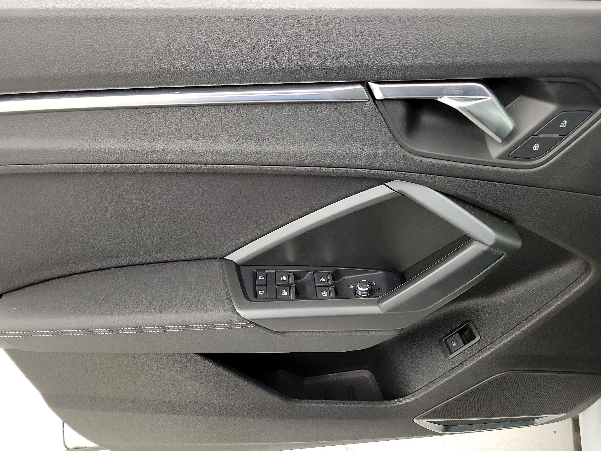 Thumbnail: 2019 Audi Q3 - 12