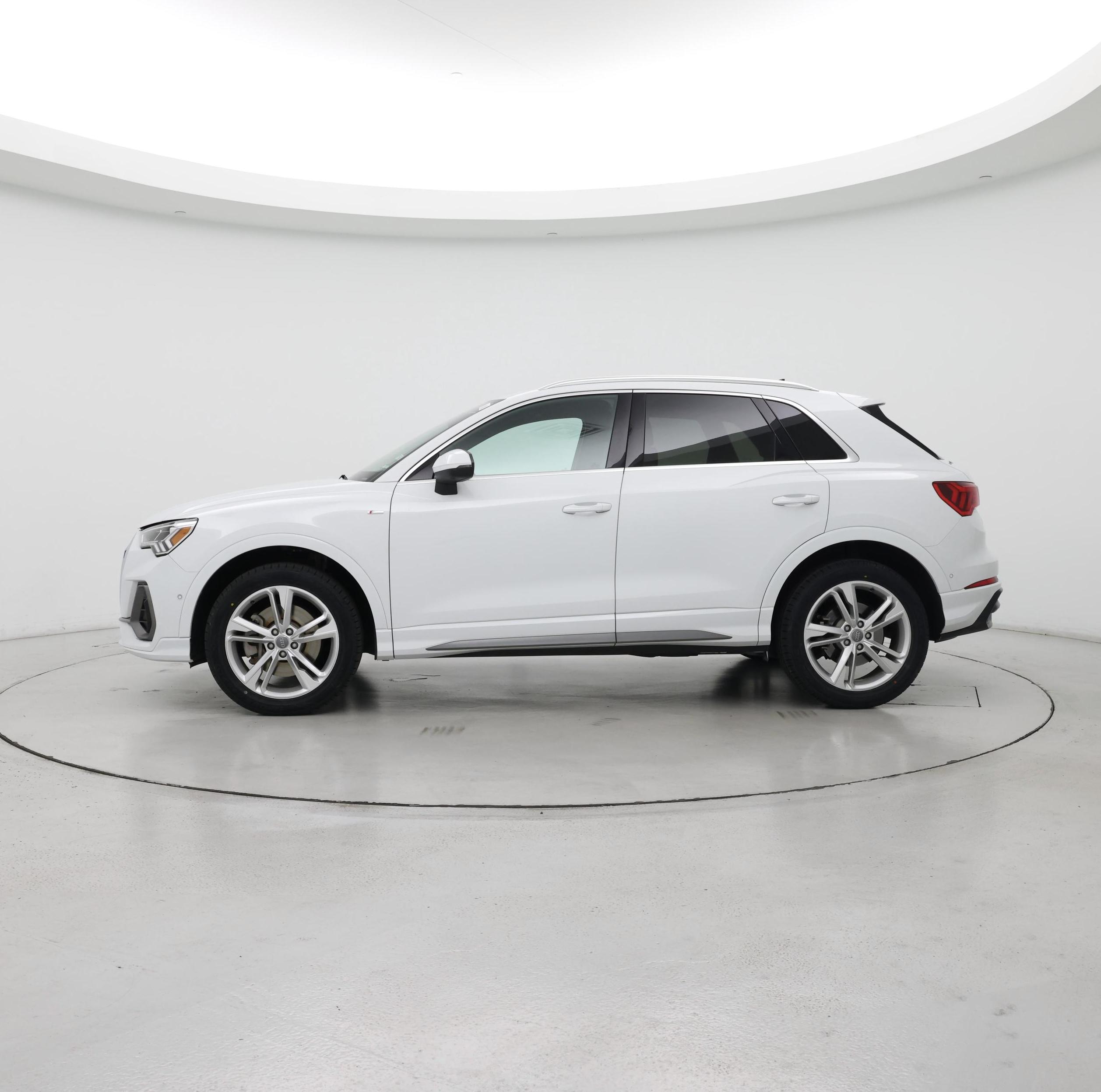 Thumbnail: 2019 Audi Q3 - 3