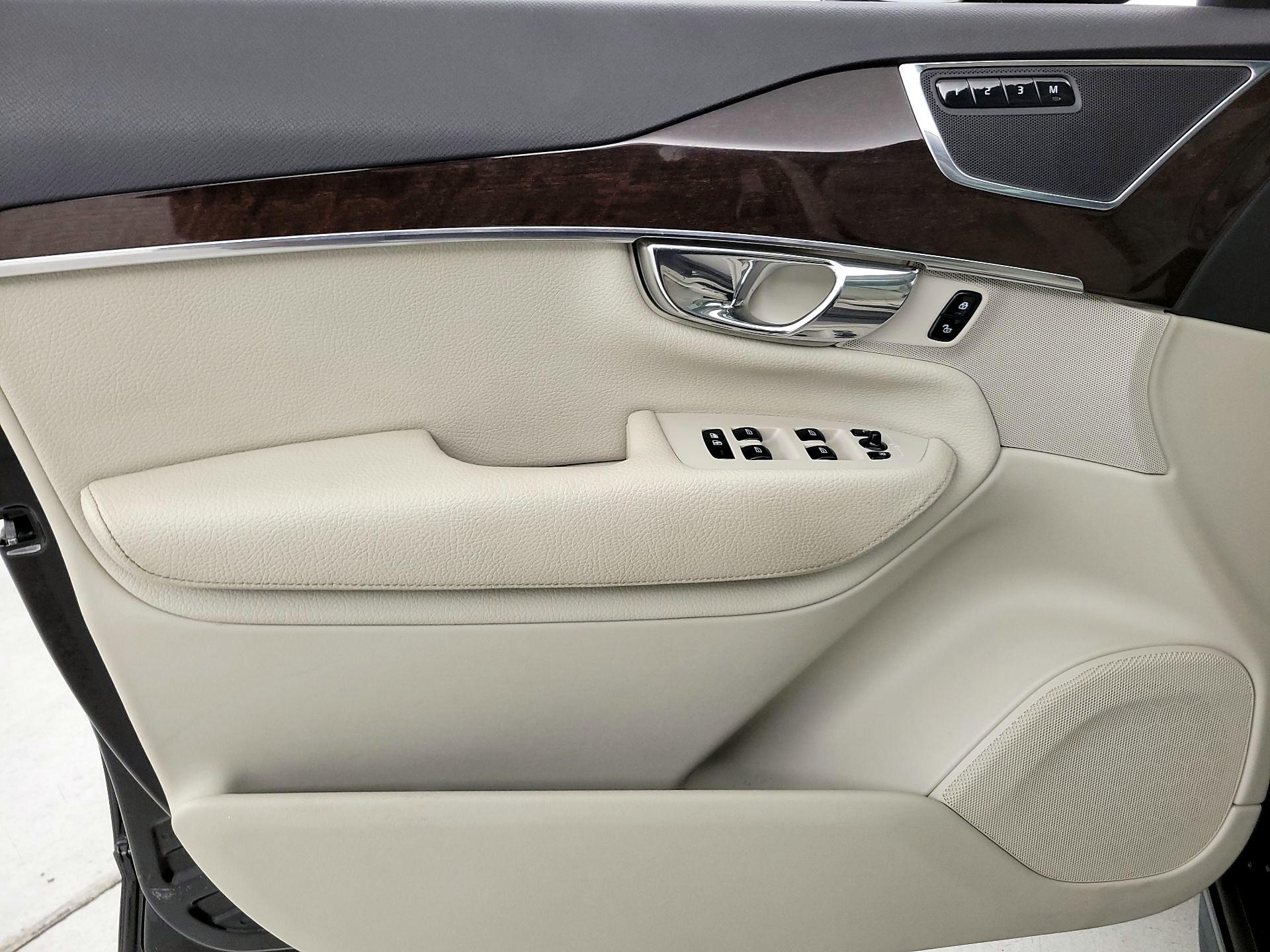 Thumbnail: 2016 Volvo XC90 - 12