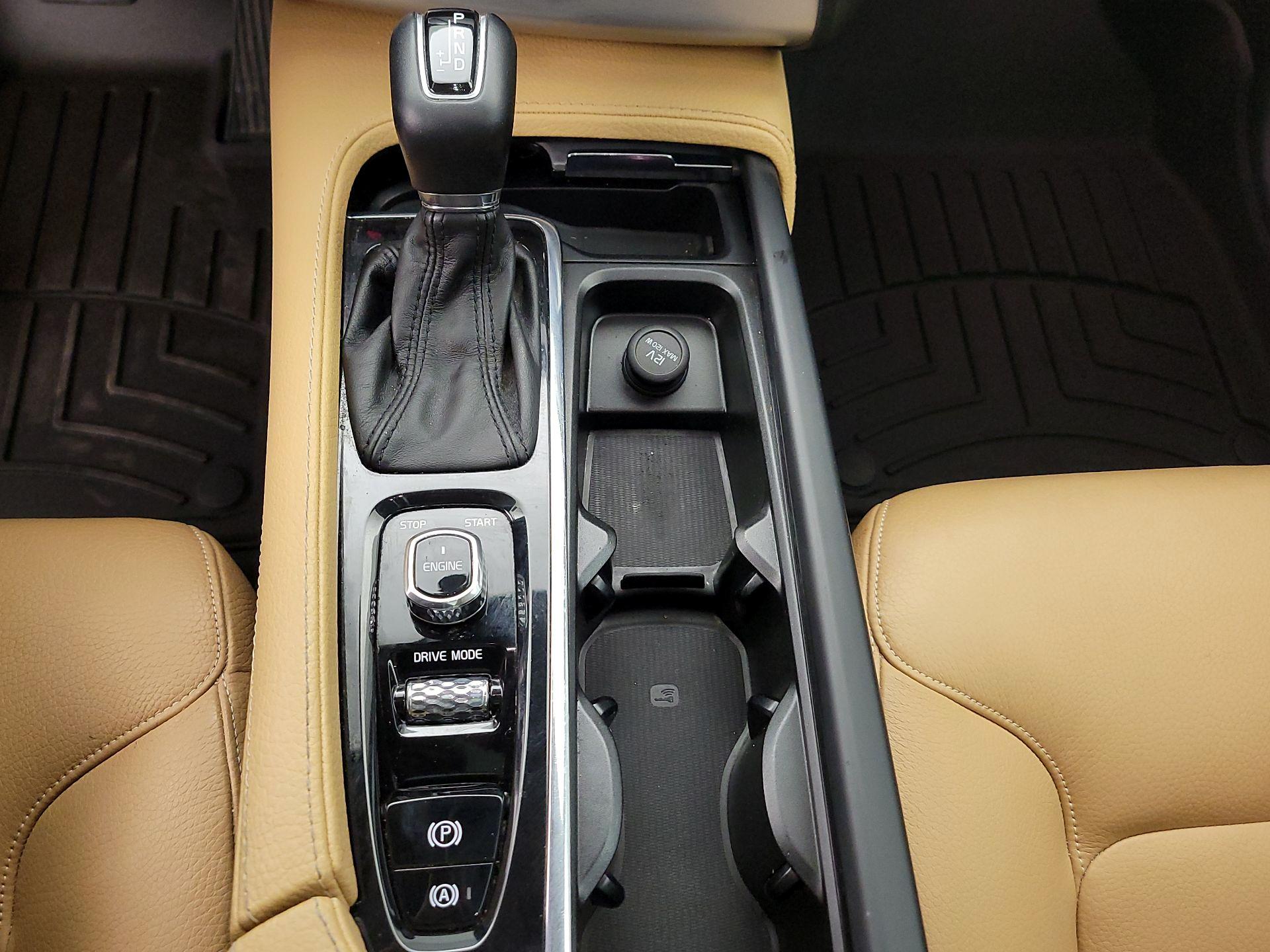 Thumbnail: 2016 Volvo XC90 - 18