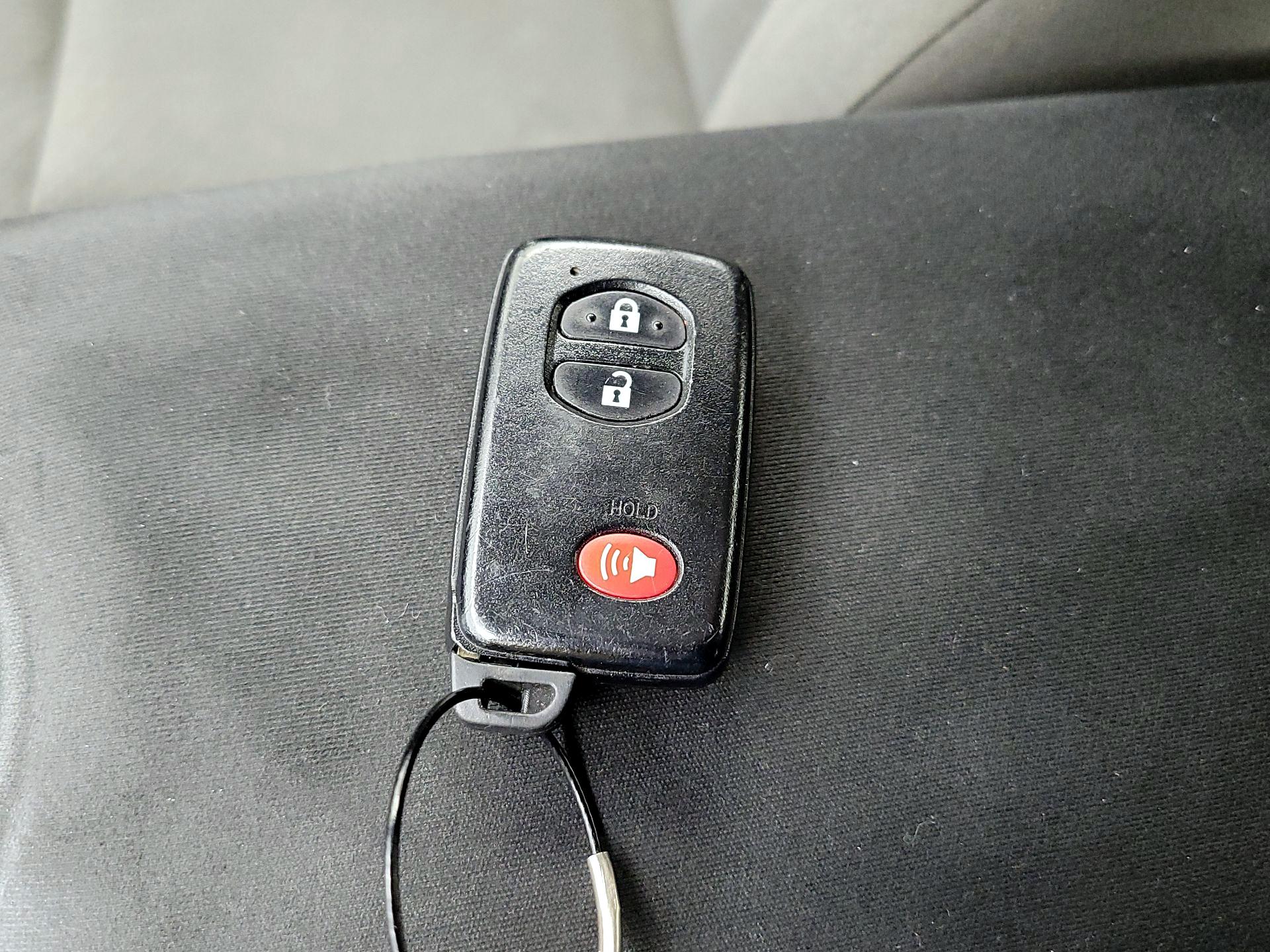 Thumbnail: 2013 Toyota Prius - 20