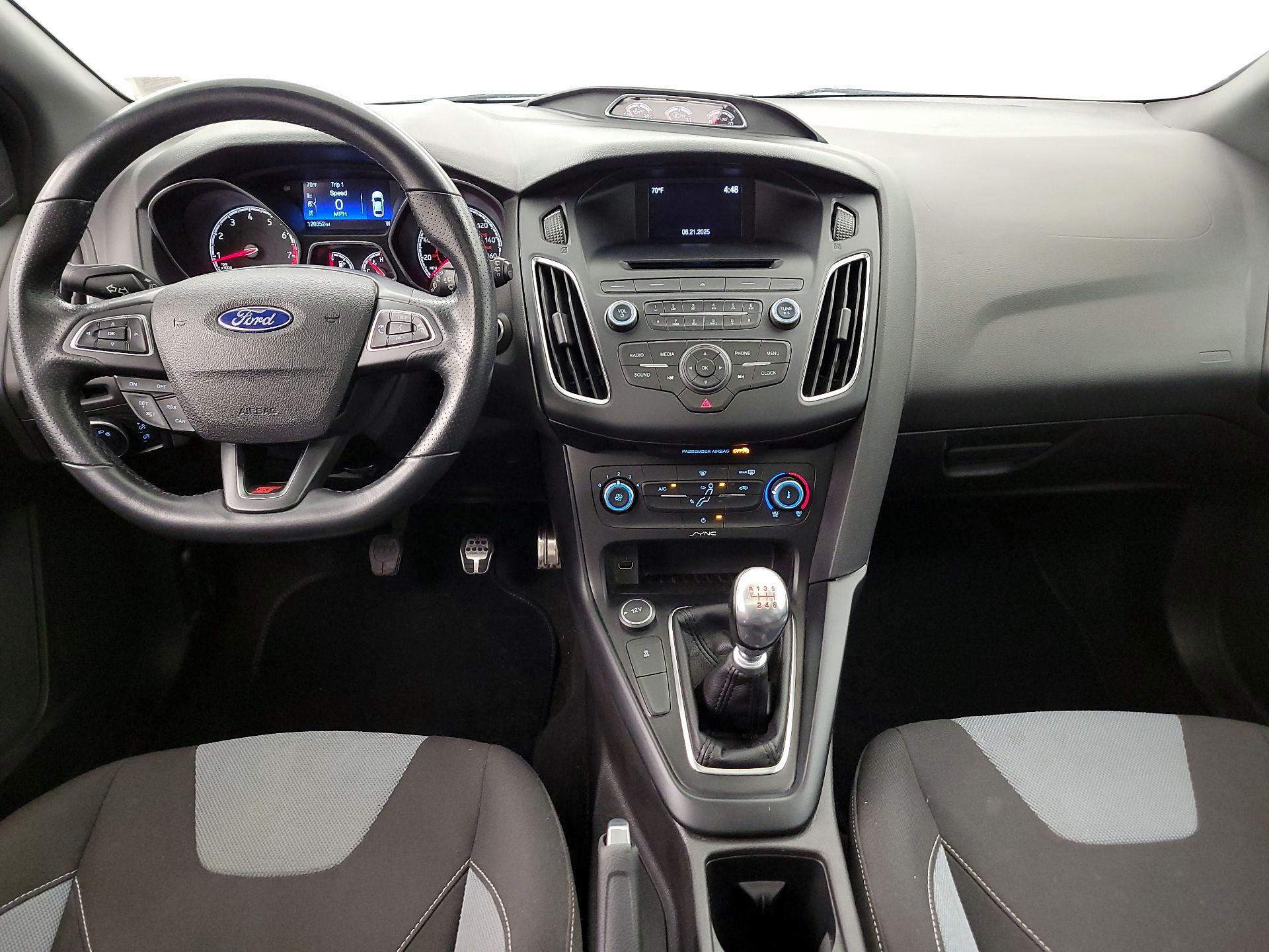 Thumbnail: 2016 Ford Focus - 9