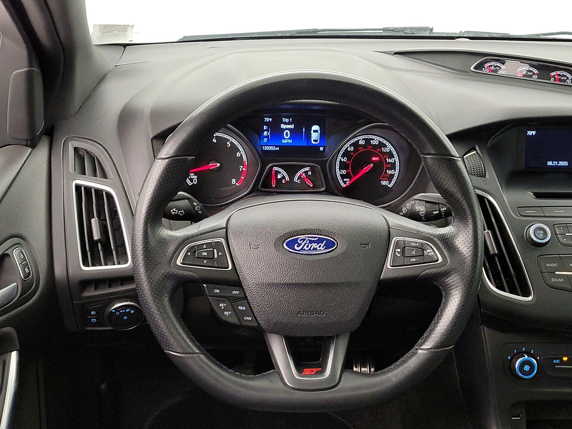 Thumbnail: 2016 Ford Focus - 10
