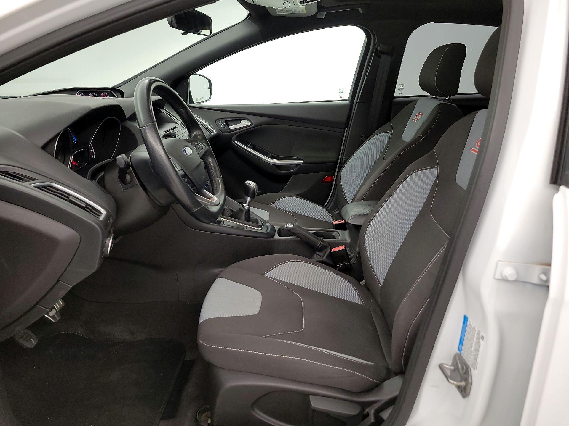 Thumbnail: 2016 Ford Focus - 11