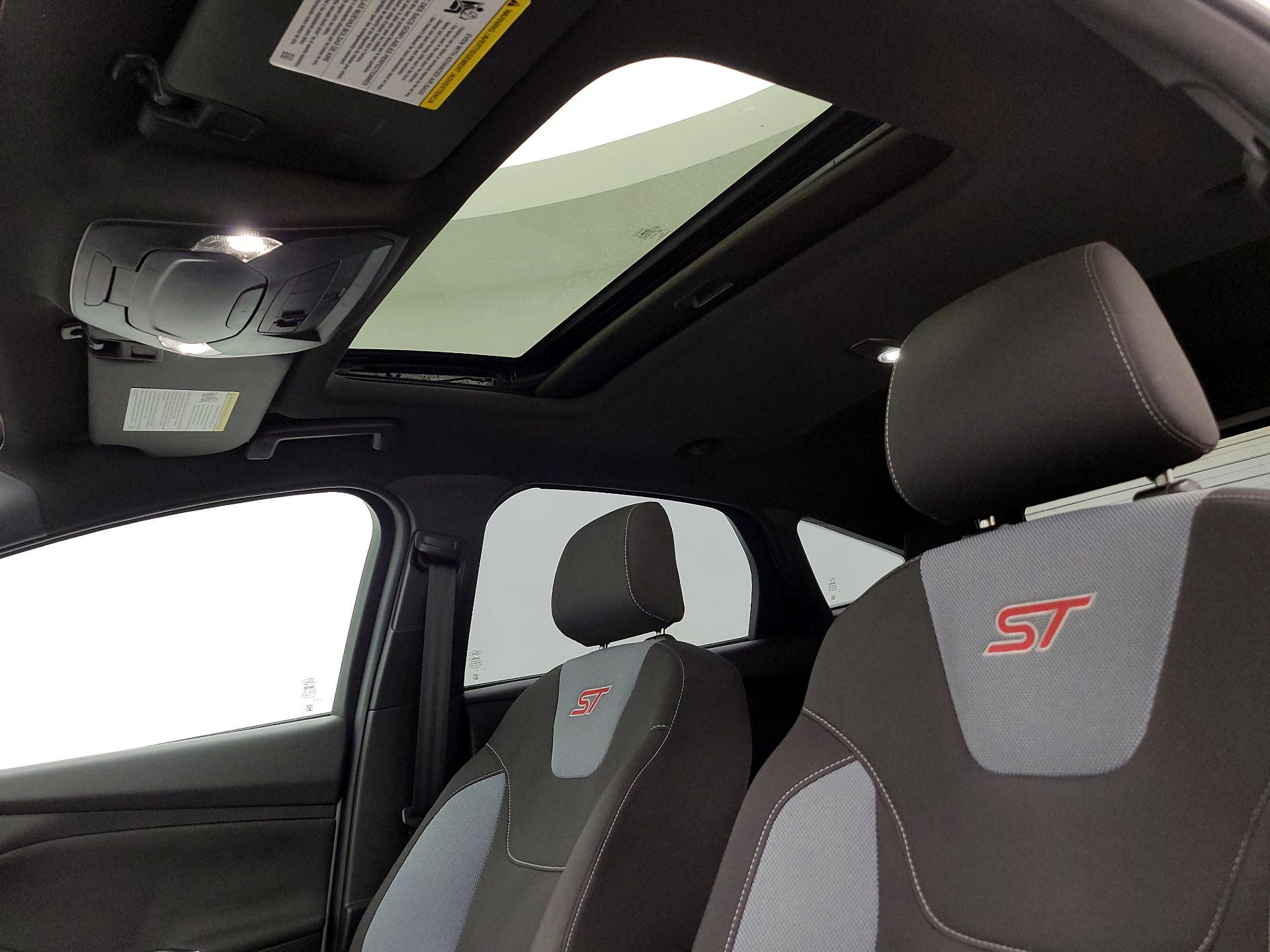 Thumbnail: 2016 Ford Focus - 19
