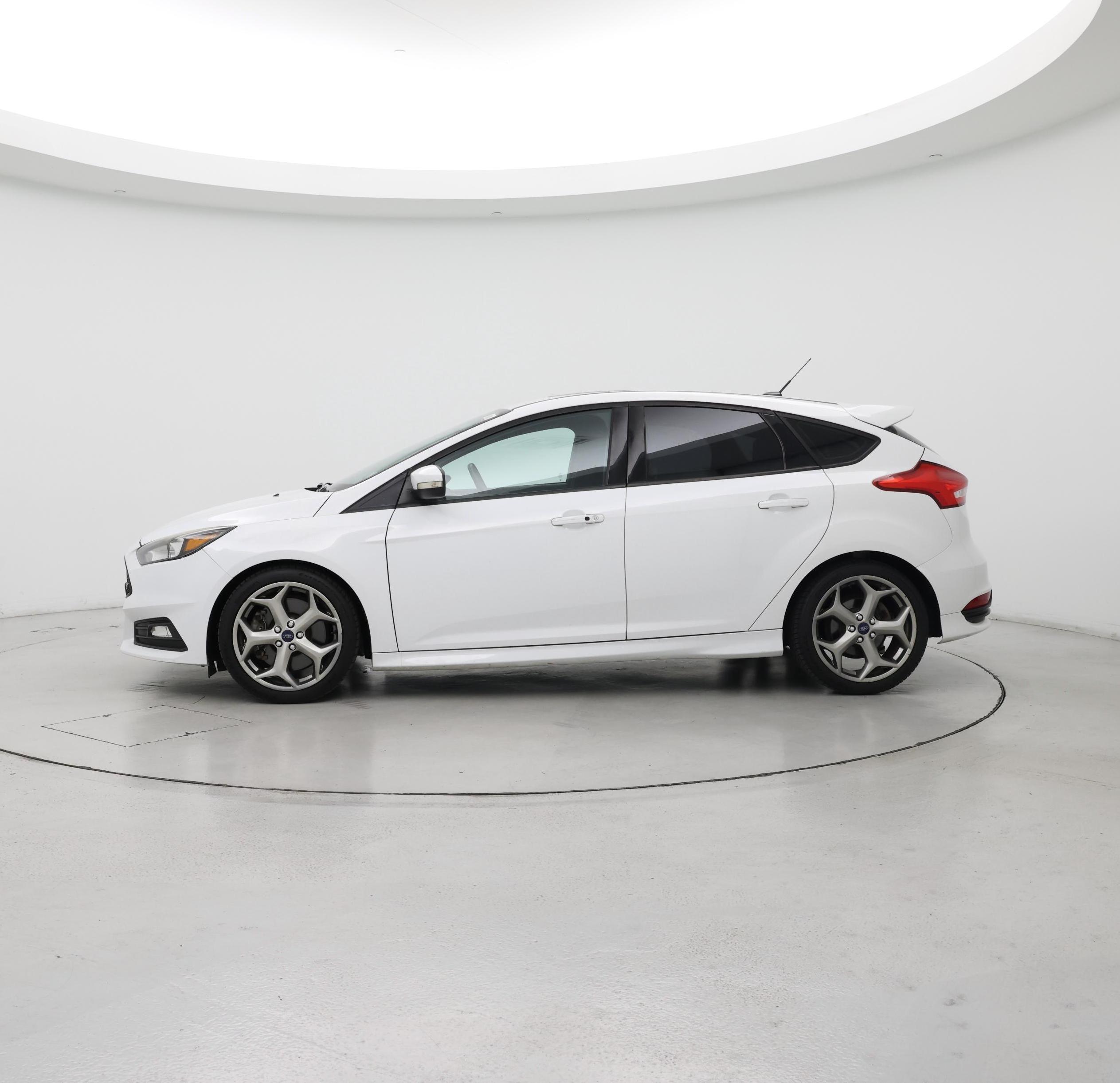 Thumbnail: 2016 Ford Focus - 3