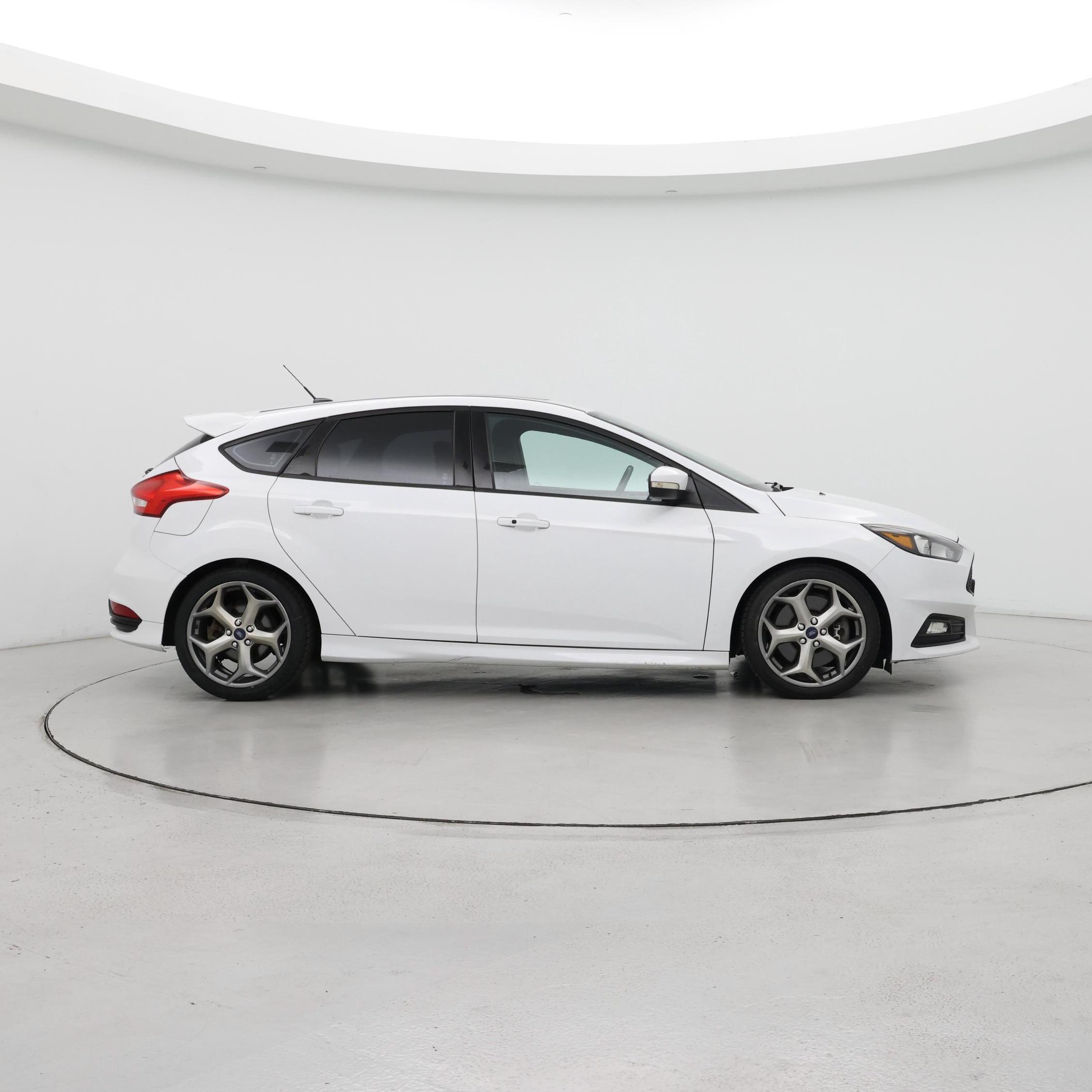 Thumbnail: 2016 Ford Focus - 7