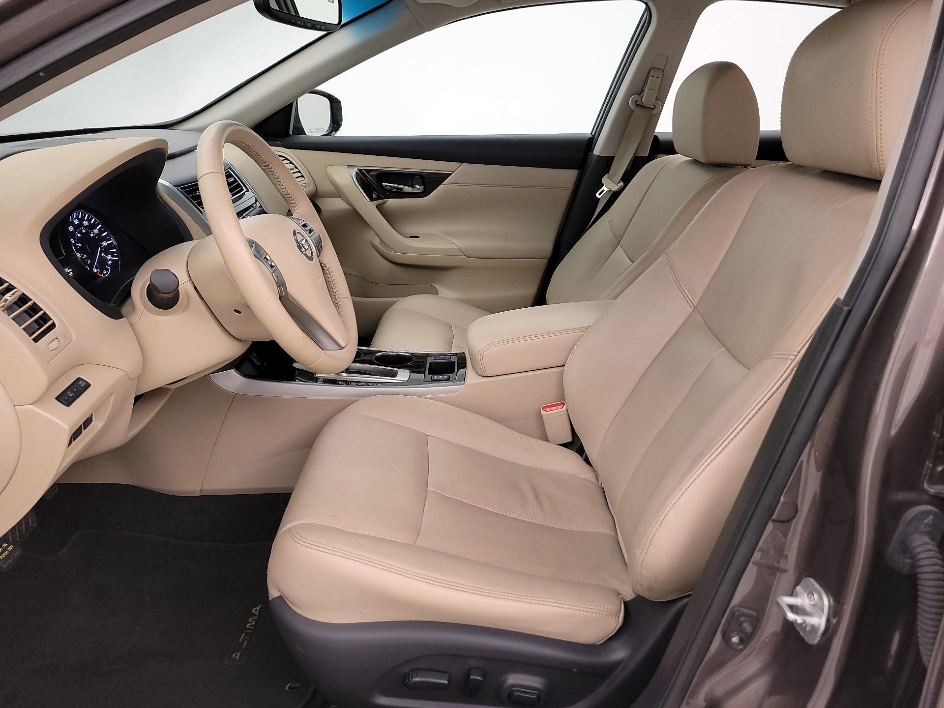 Thumbnail: 2015 Nissan Altima - 11