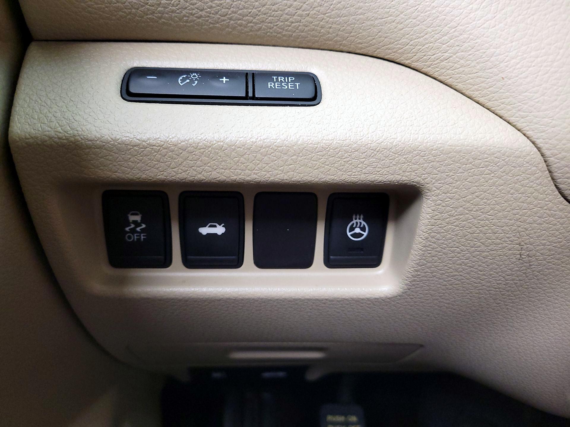 Thumbnail: 2015 Nissan Altima - 13