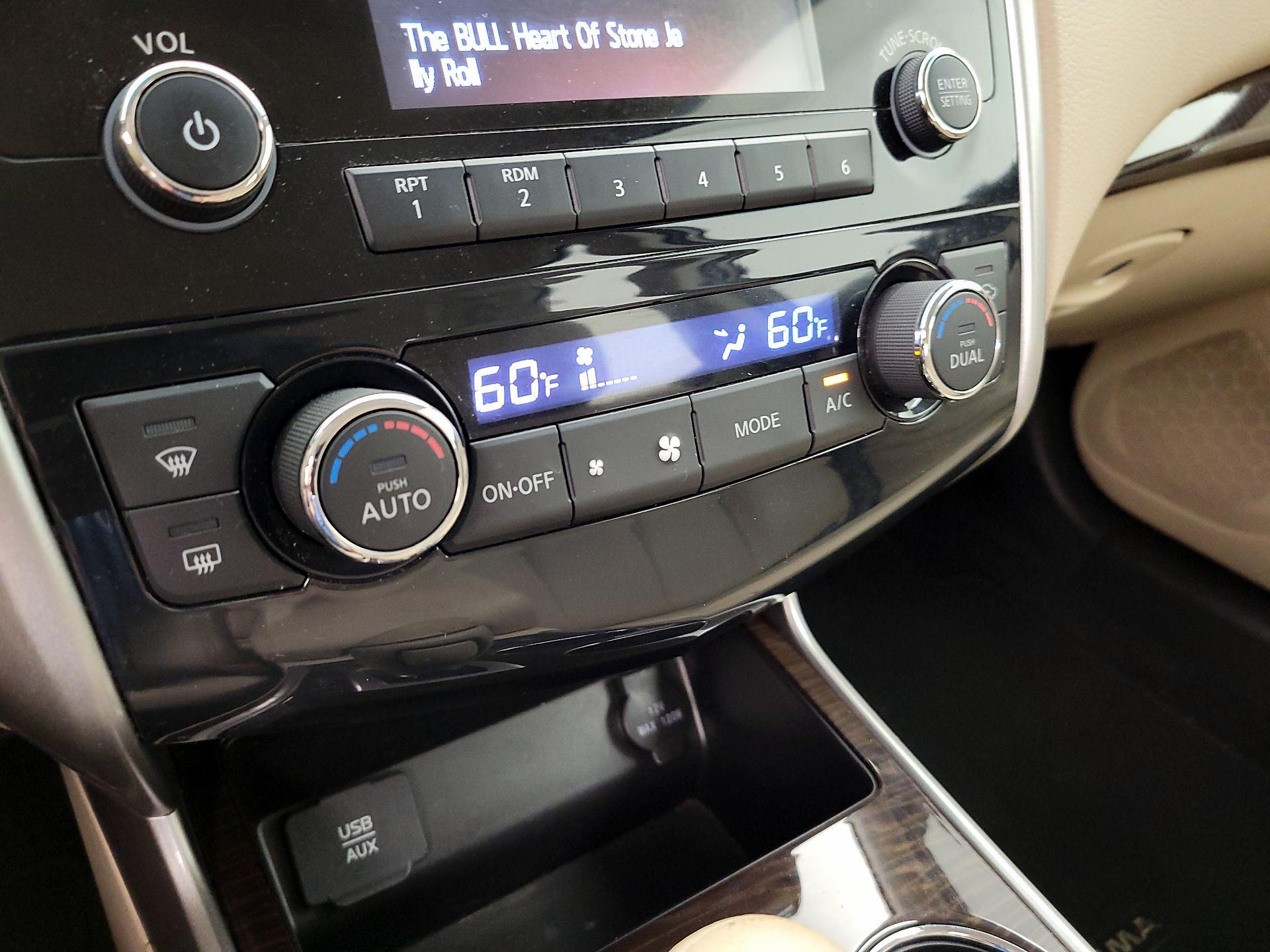 Thumbnail: 2015 Nissan Altima - 16