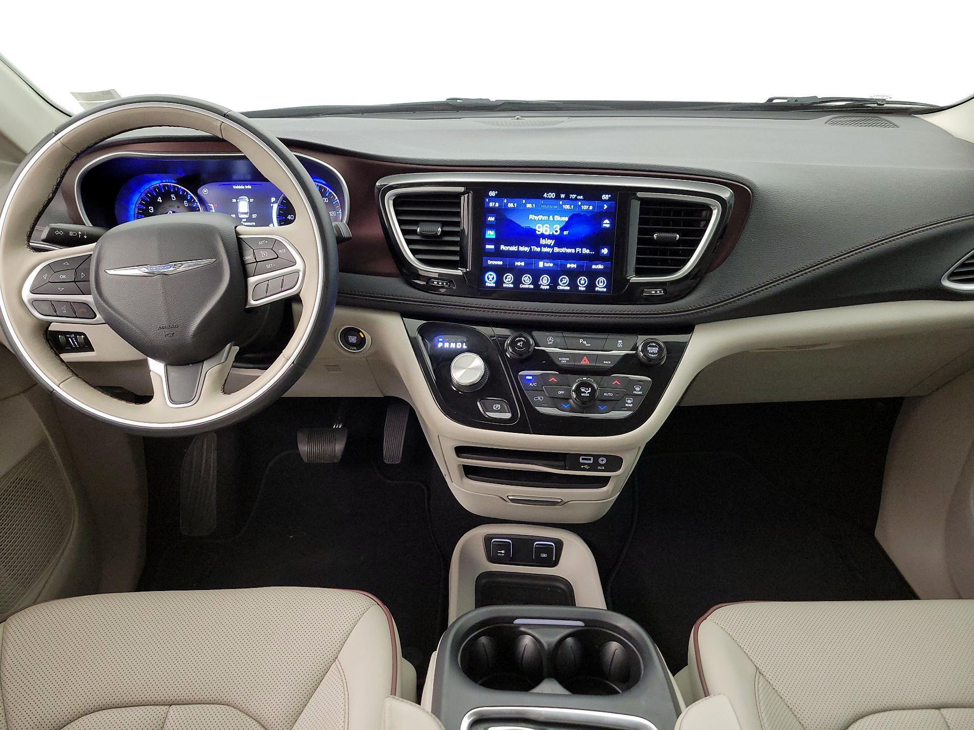 Thumbnail: 2017 Chrysler Pacifica - 9