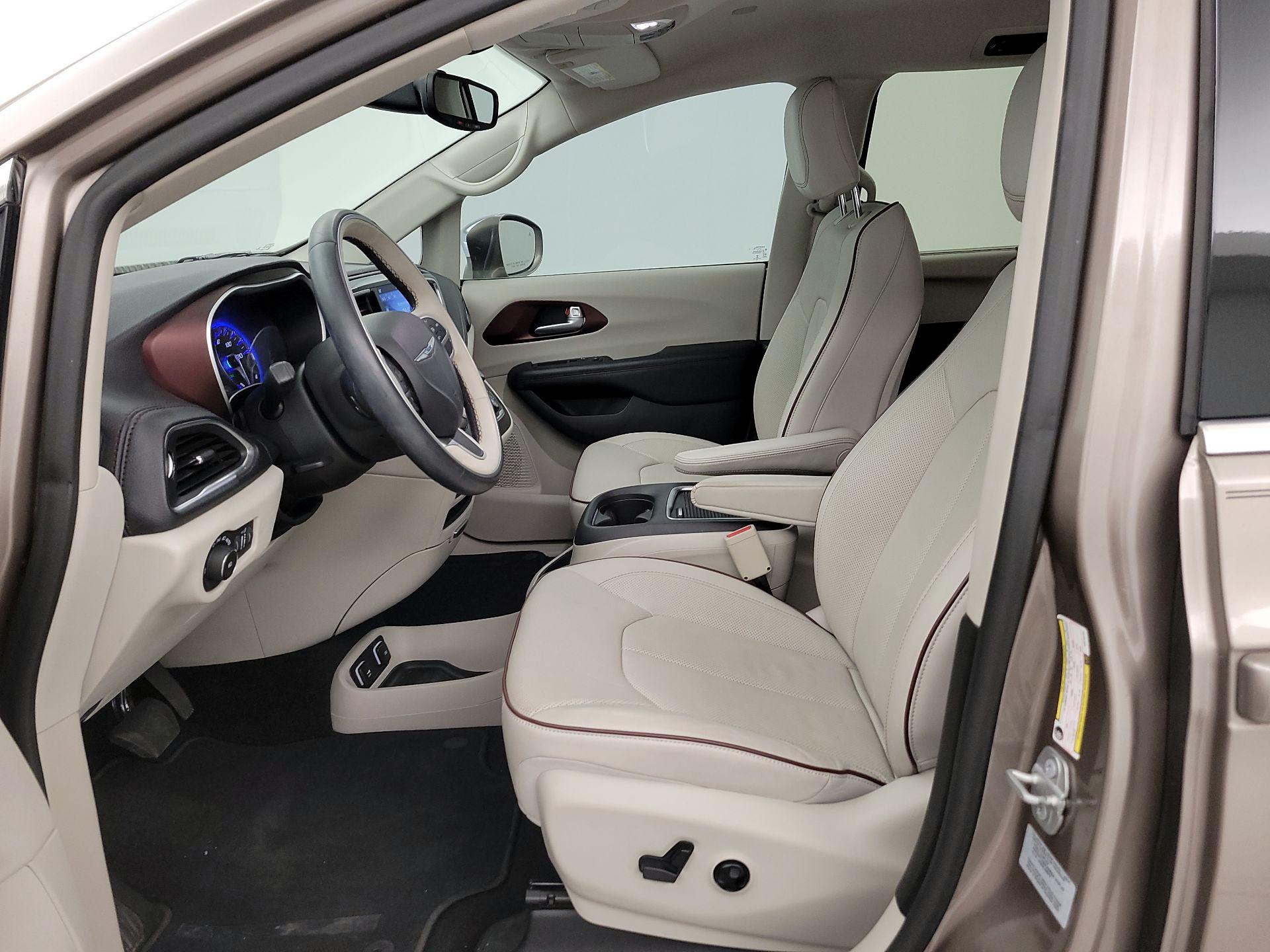 Thumbnail: 2017 Chrysler Pacifica - 11