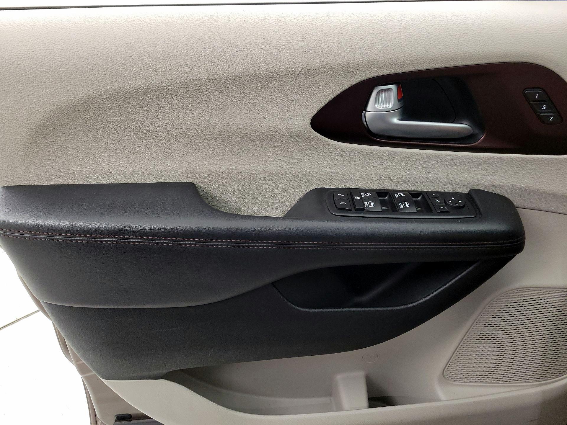 Thumbnail: 2017 Chrysler Pacifica - 12