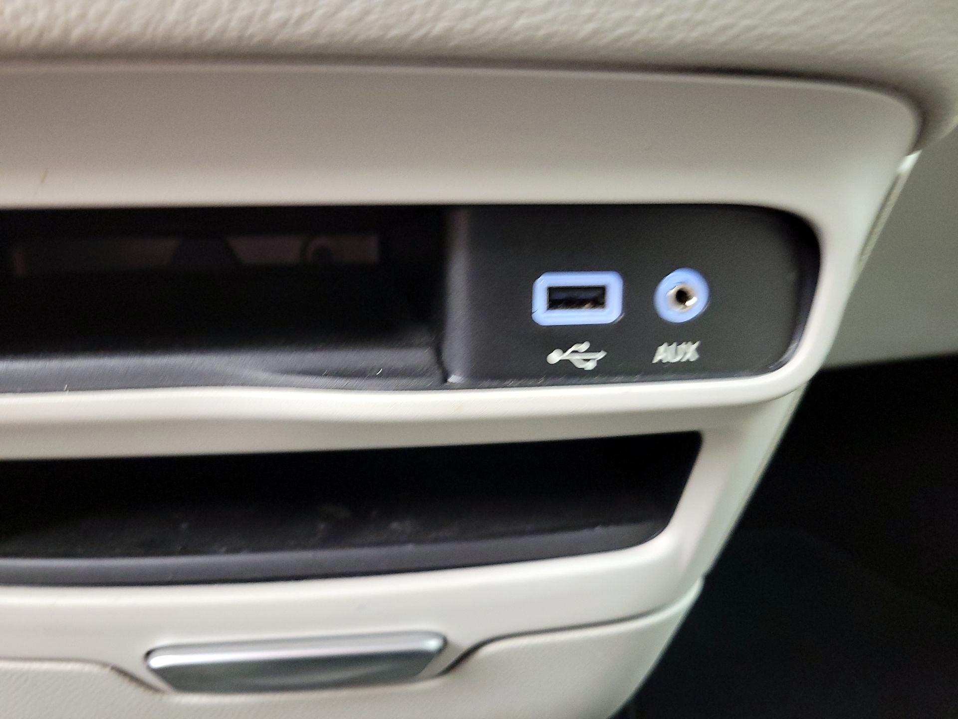 Thumbnail: 2017 Chrysler Pacifica - 19