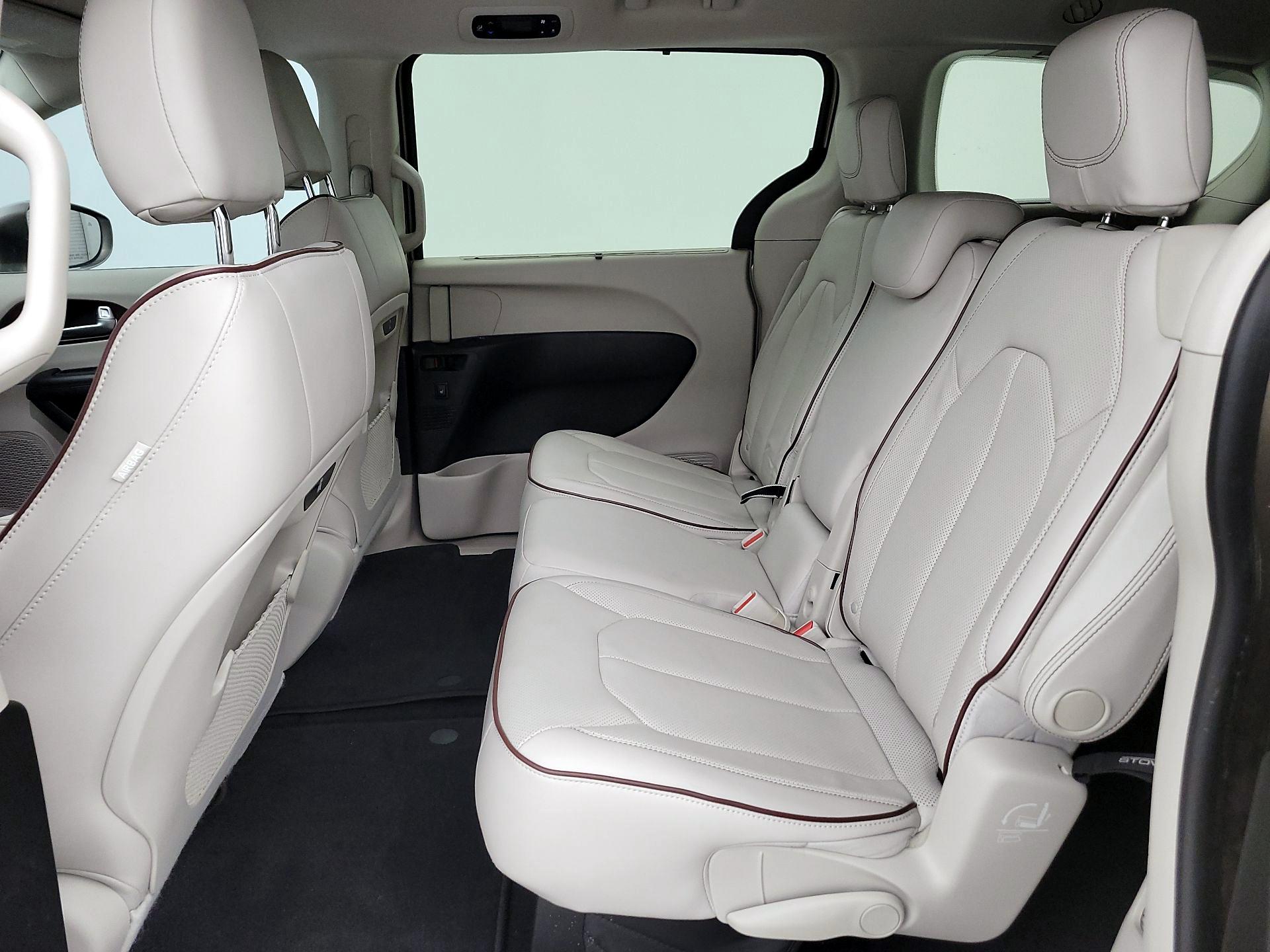 Thumbnail: 2017 Chrysler Pacifica - 20