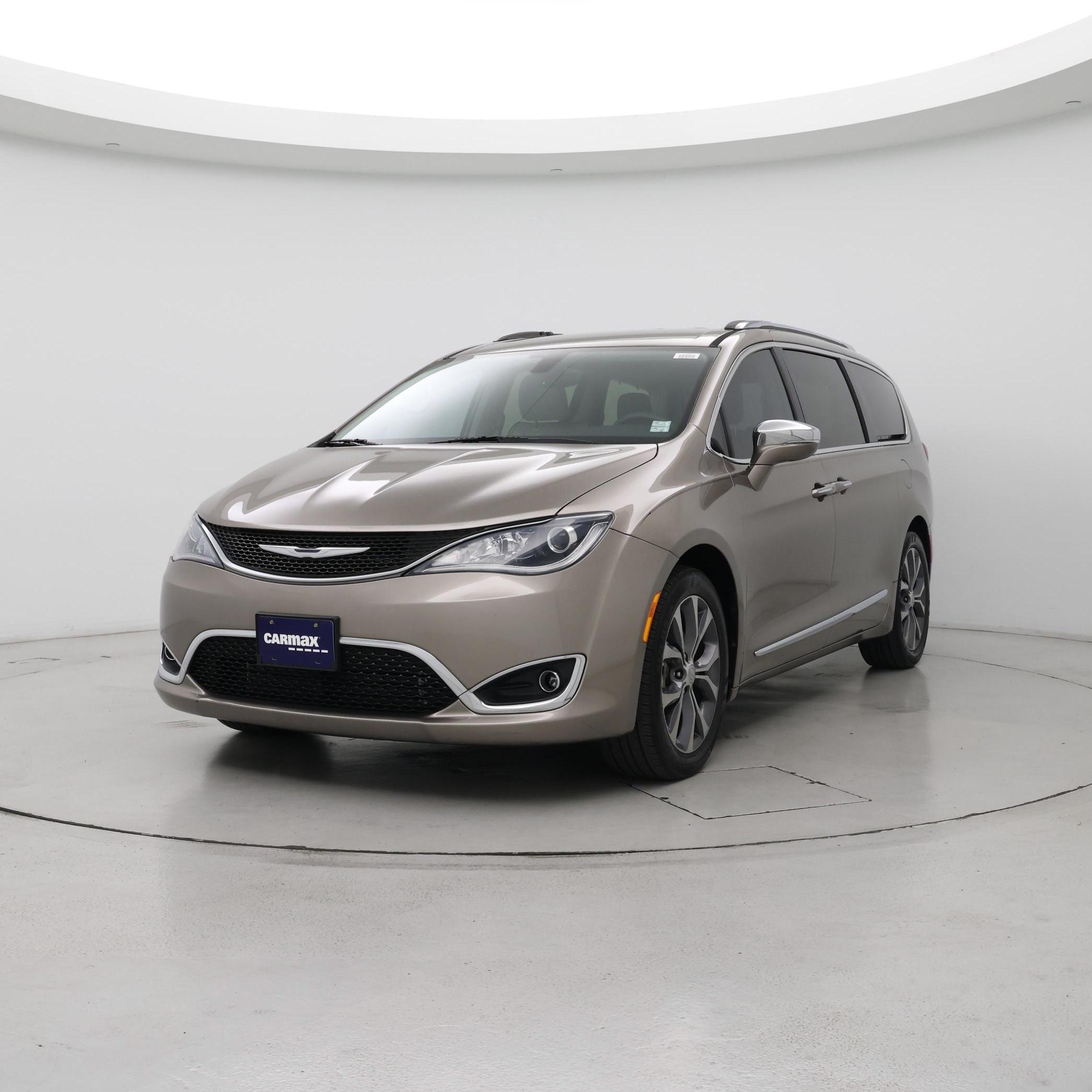 Thumbnail: 2017 Chrysler Pacifica - 4