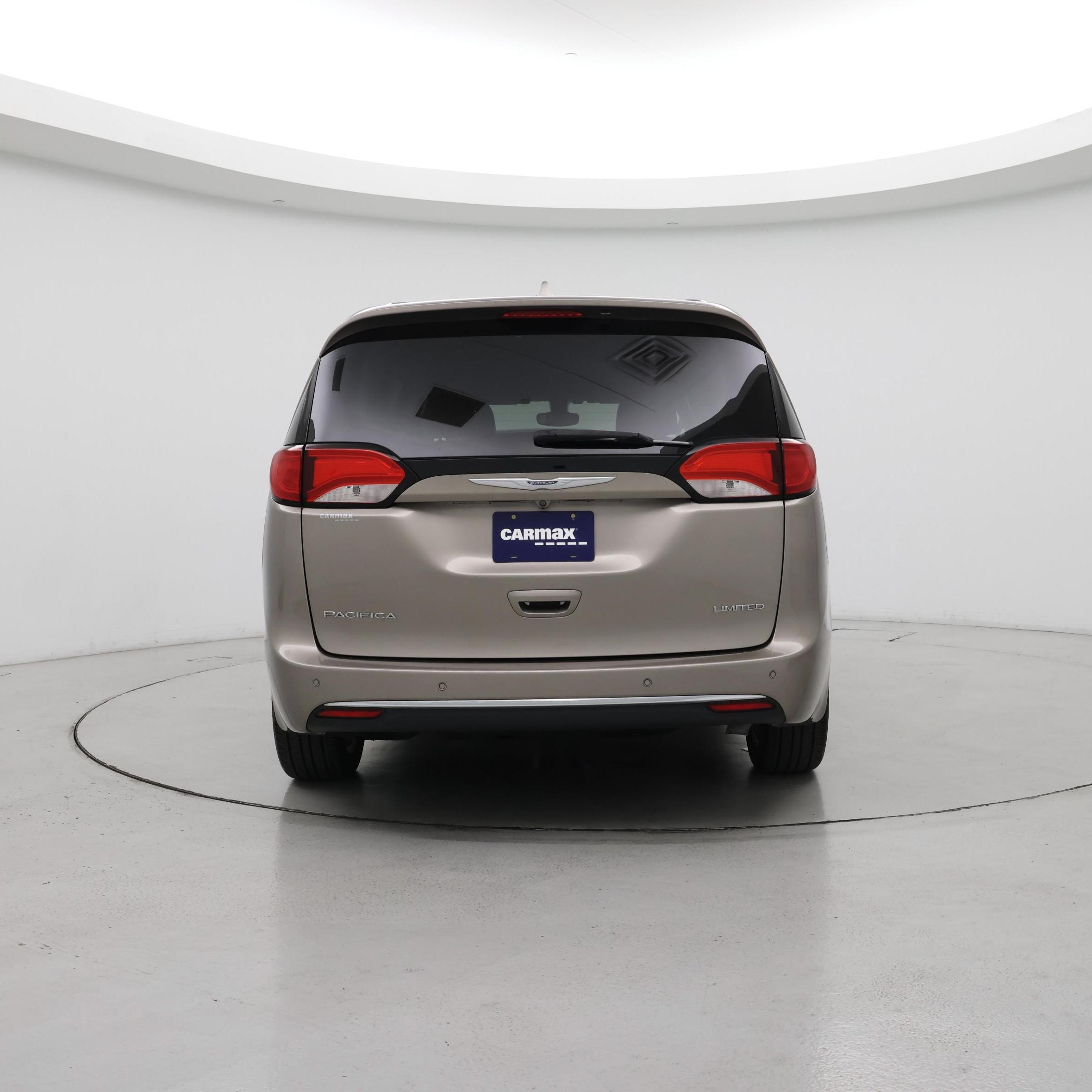 Thumbnail: 2017 Chrysler Pacifica - 6