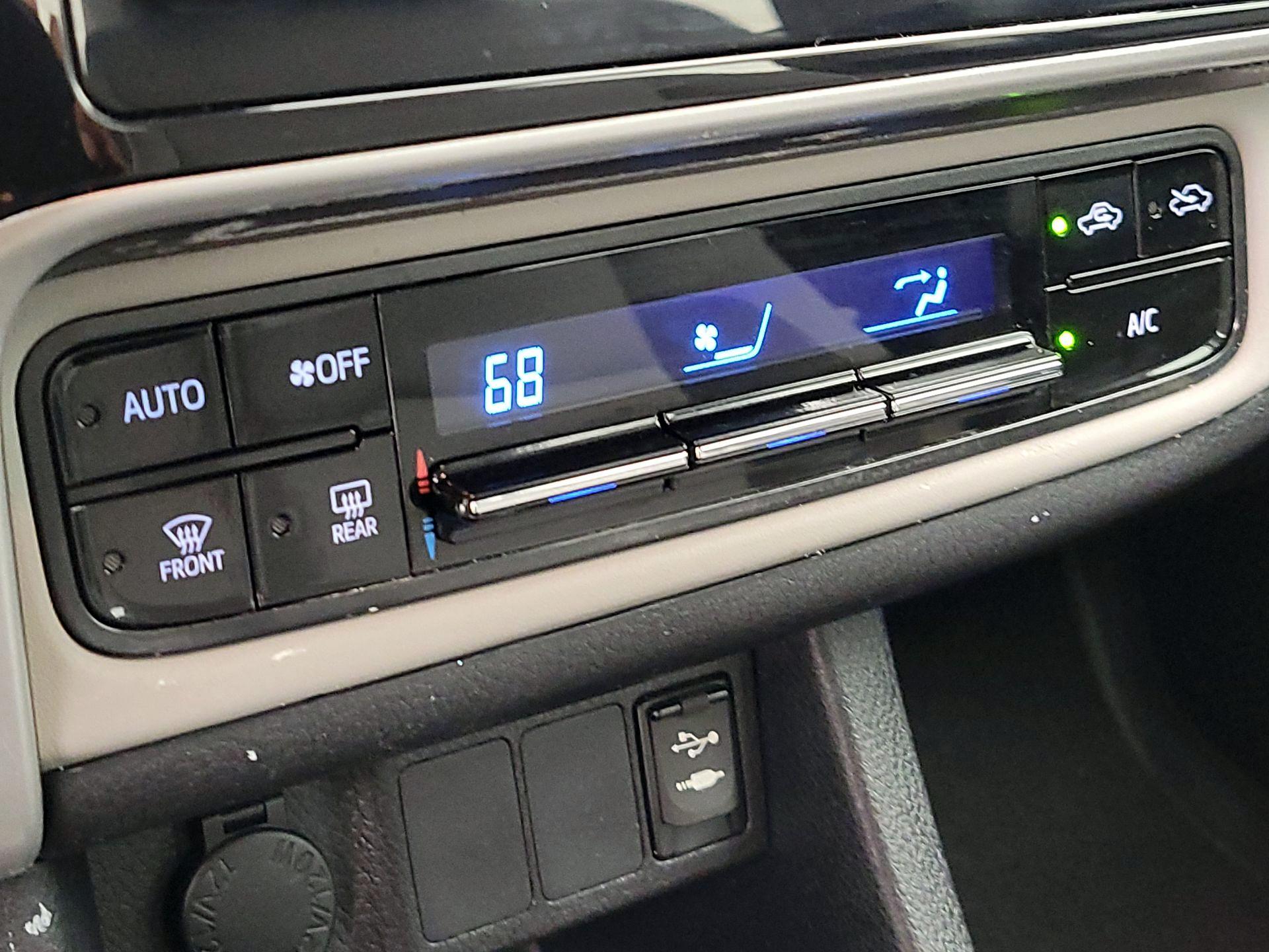 Thumbnail: 2018 Toyota Corolla - 16