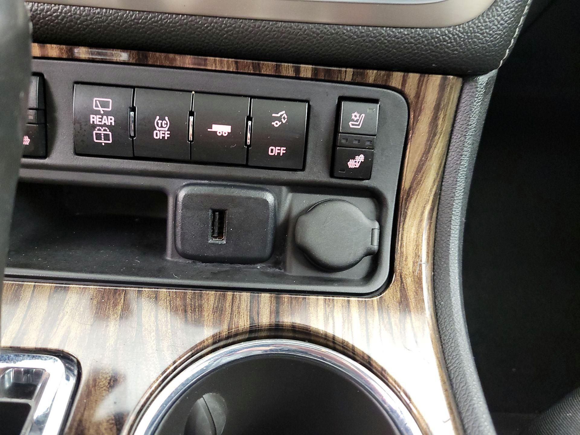 Thumbnail: 2015 GMC Acadia - 19