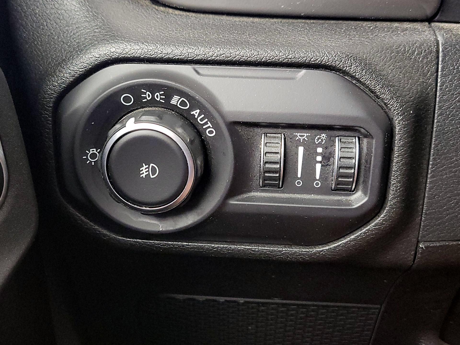 Thumbnail: 2018 Jeep Wrangler - 13