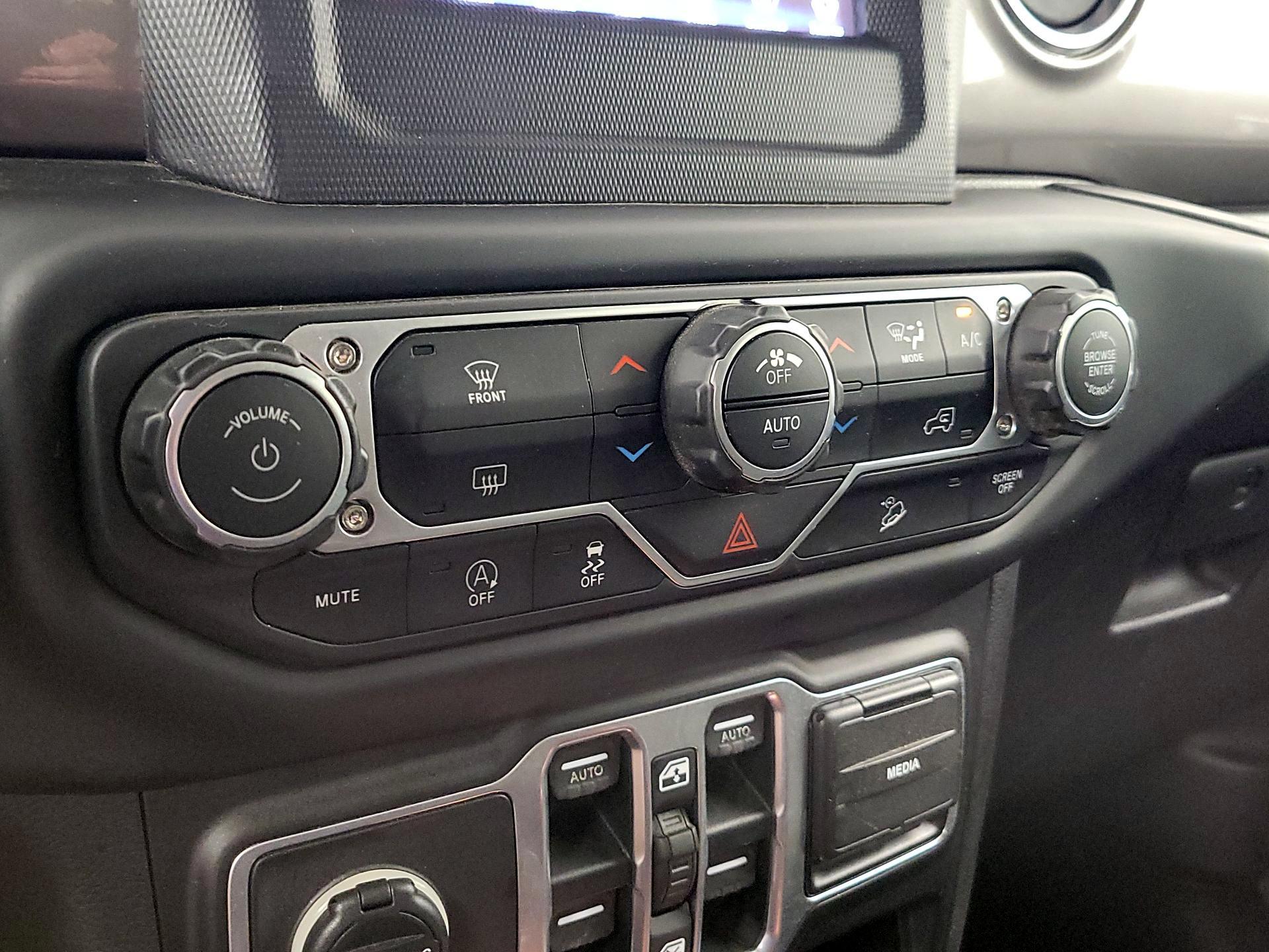 Thumbnail: 2018 Jeep Wrangler - 16