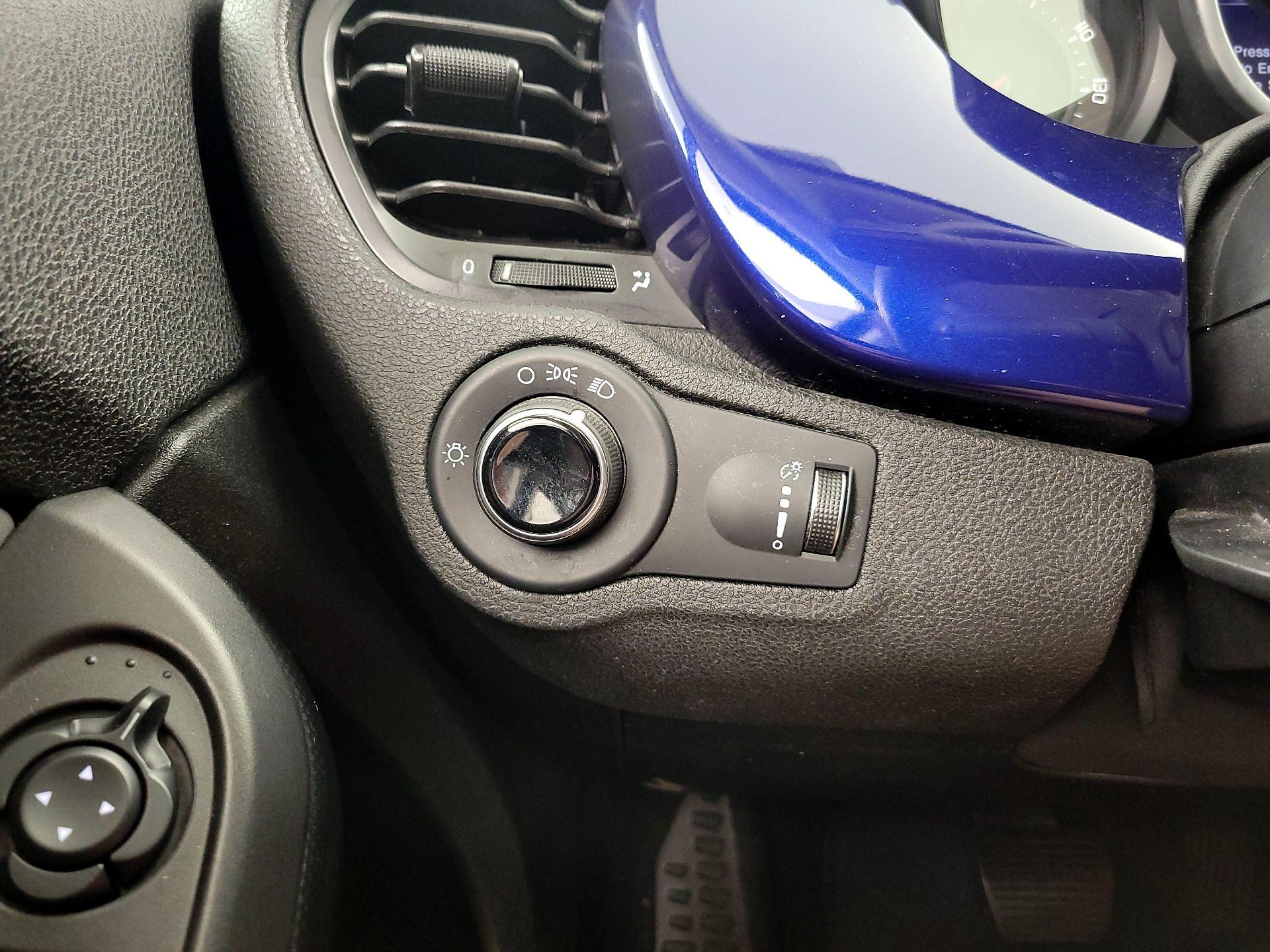 Thumbnail: 2016 Fiat 500X - 13