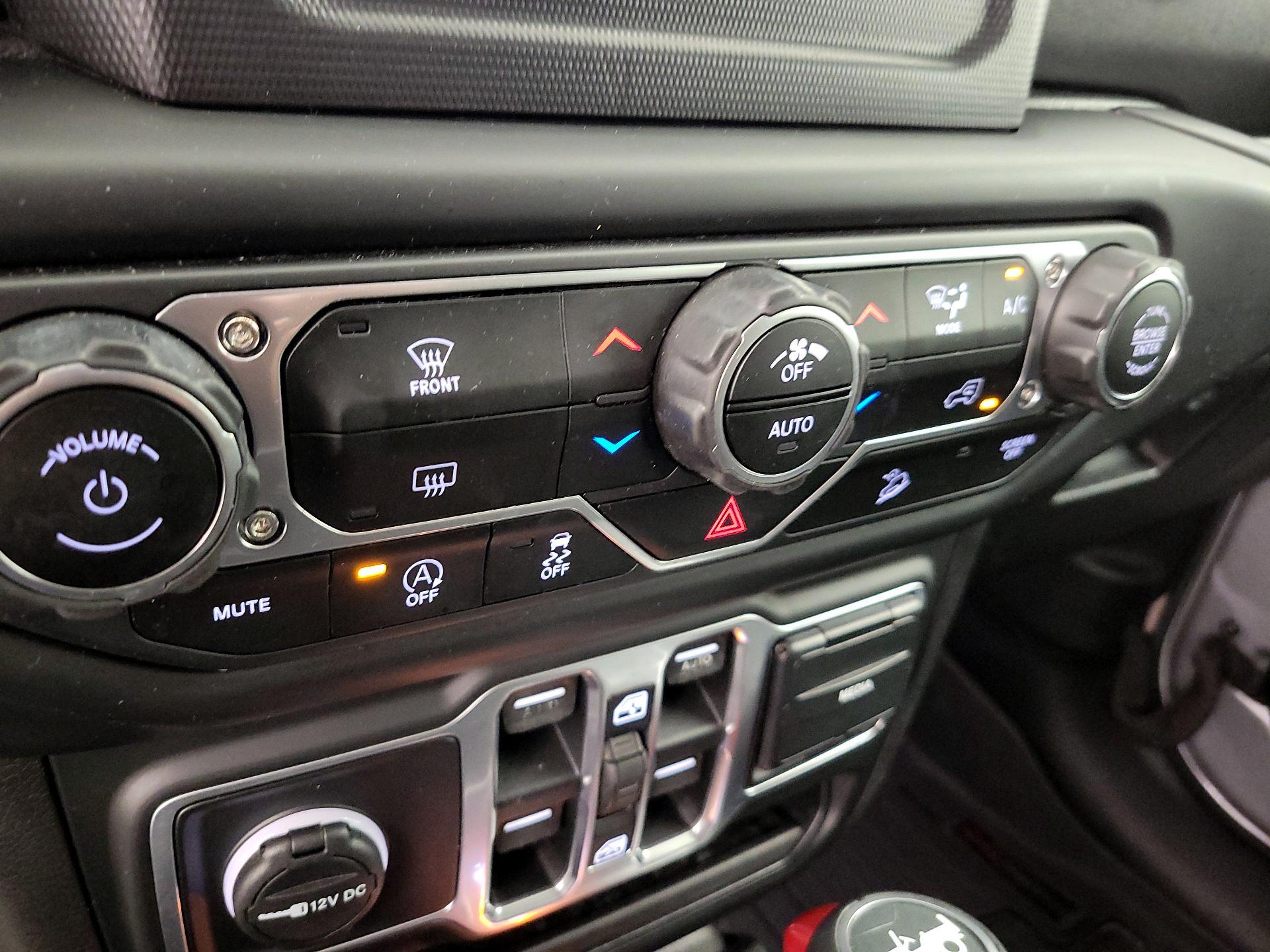 Thumbnail: 2018 Jeep Wrangler - 16