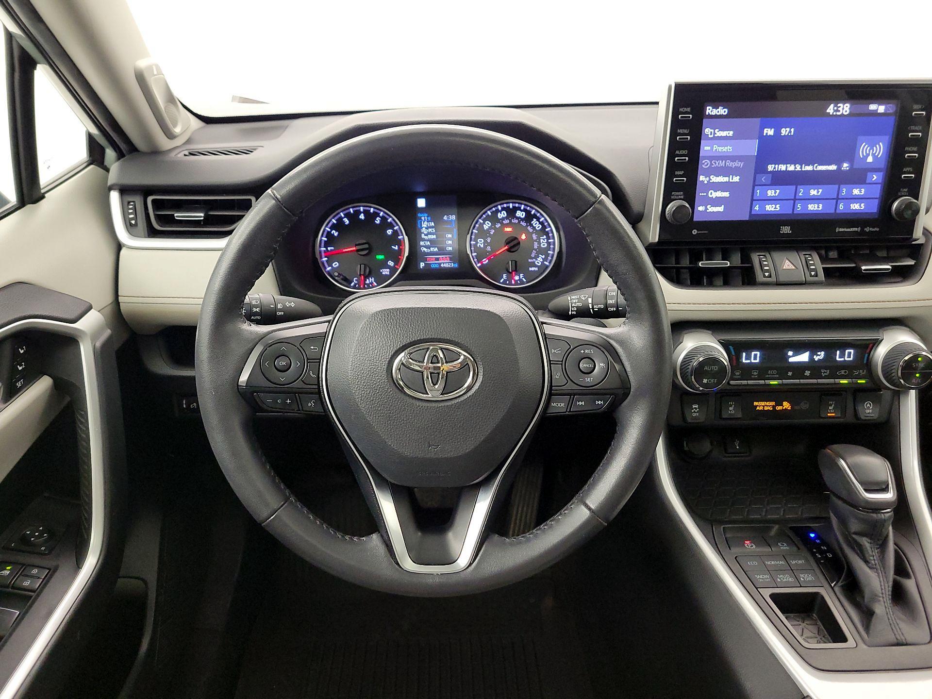 Thumbnail: 2022 Toyota RAV4 - 10