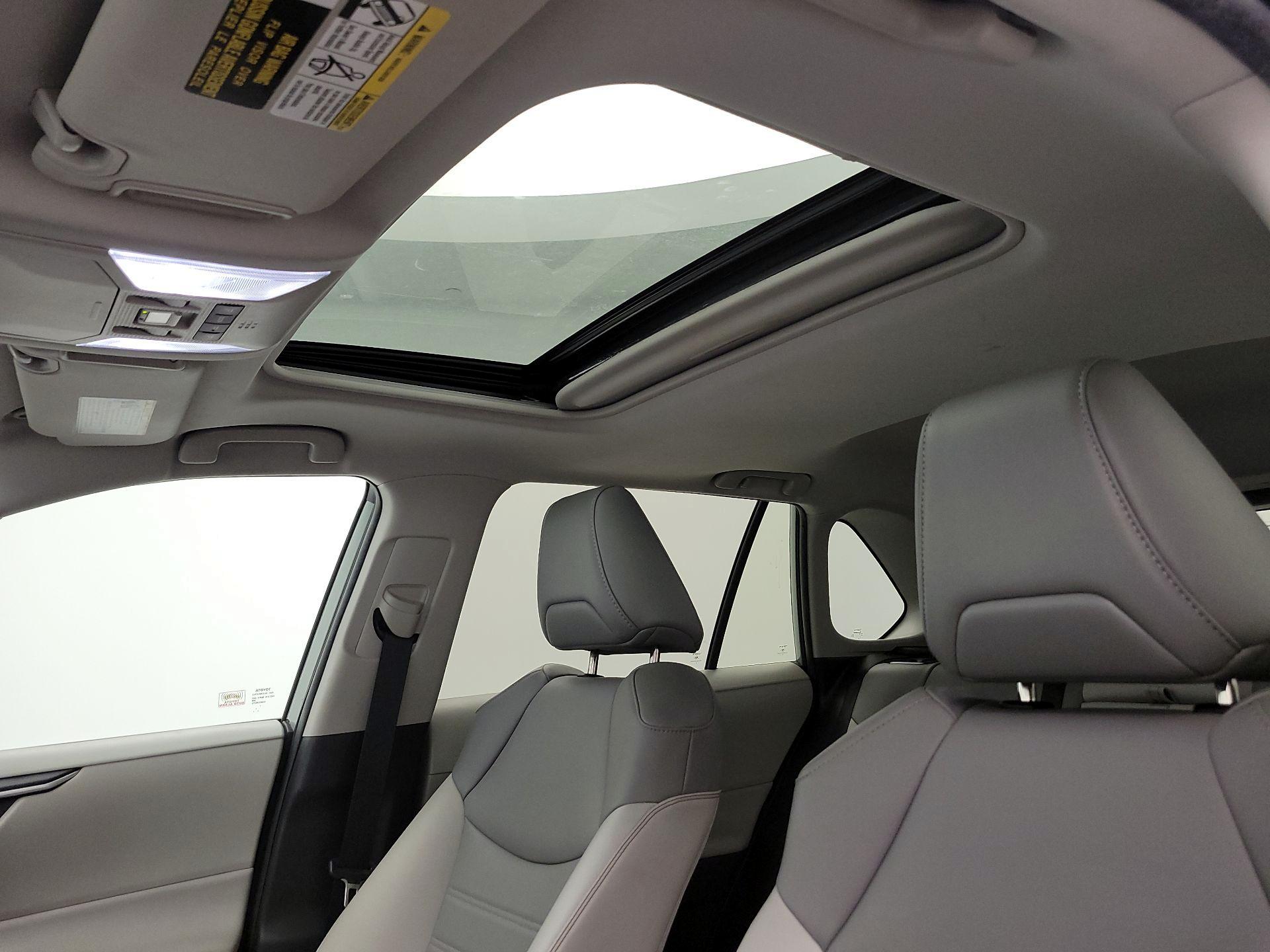 Thumbnail: 2022 Toyota RAV4 - 19